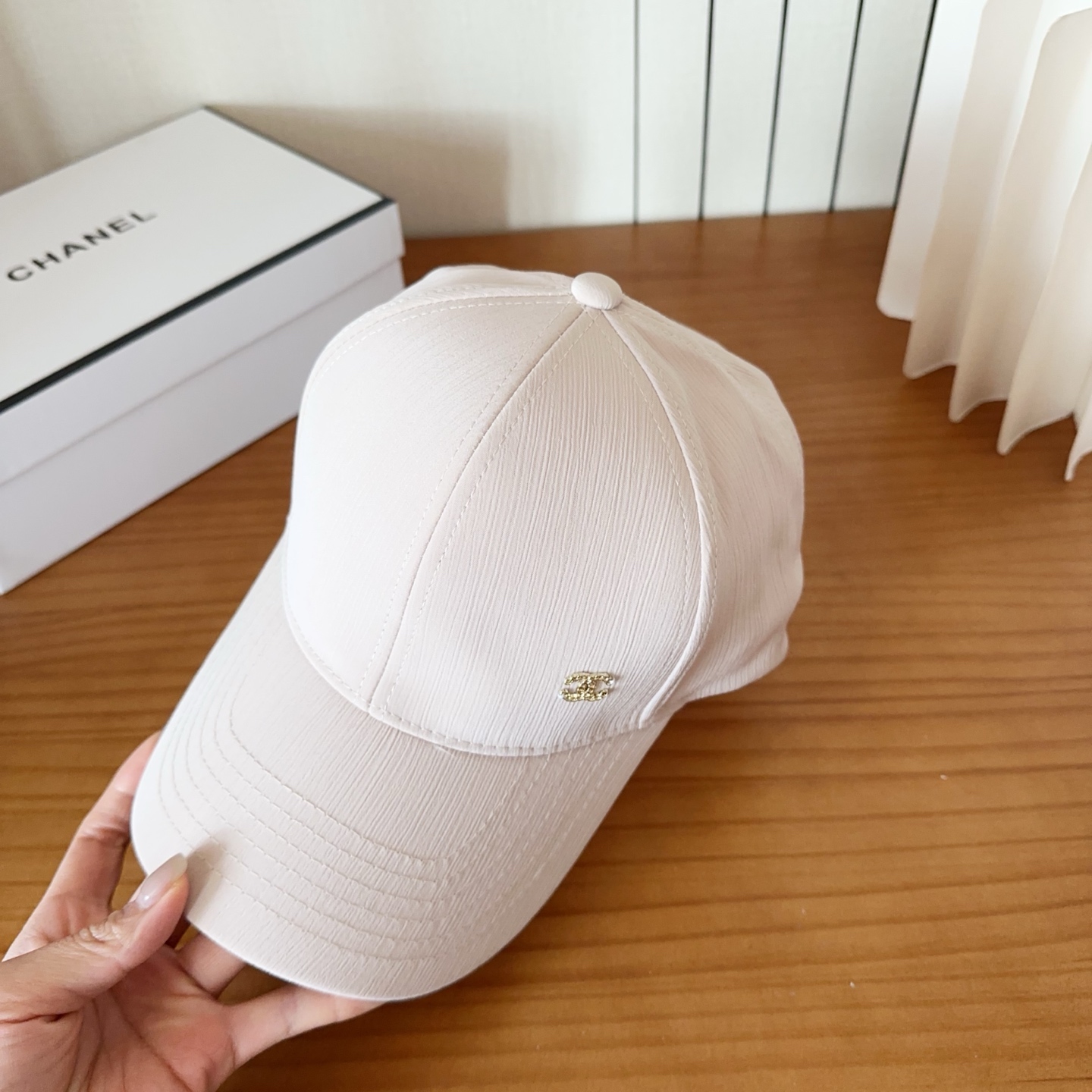 香奈儿新款经典休闲潮流款 上架简约棒球帽🧢日韩风格，随便搭配都超好看！出门旅游，绝对要入手的一款