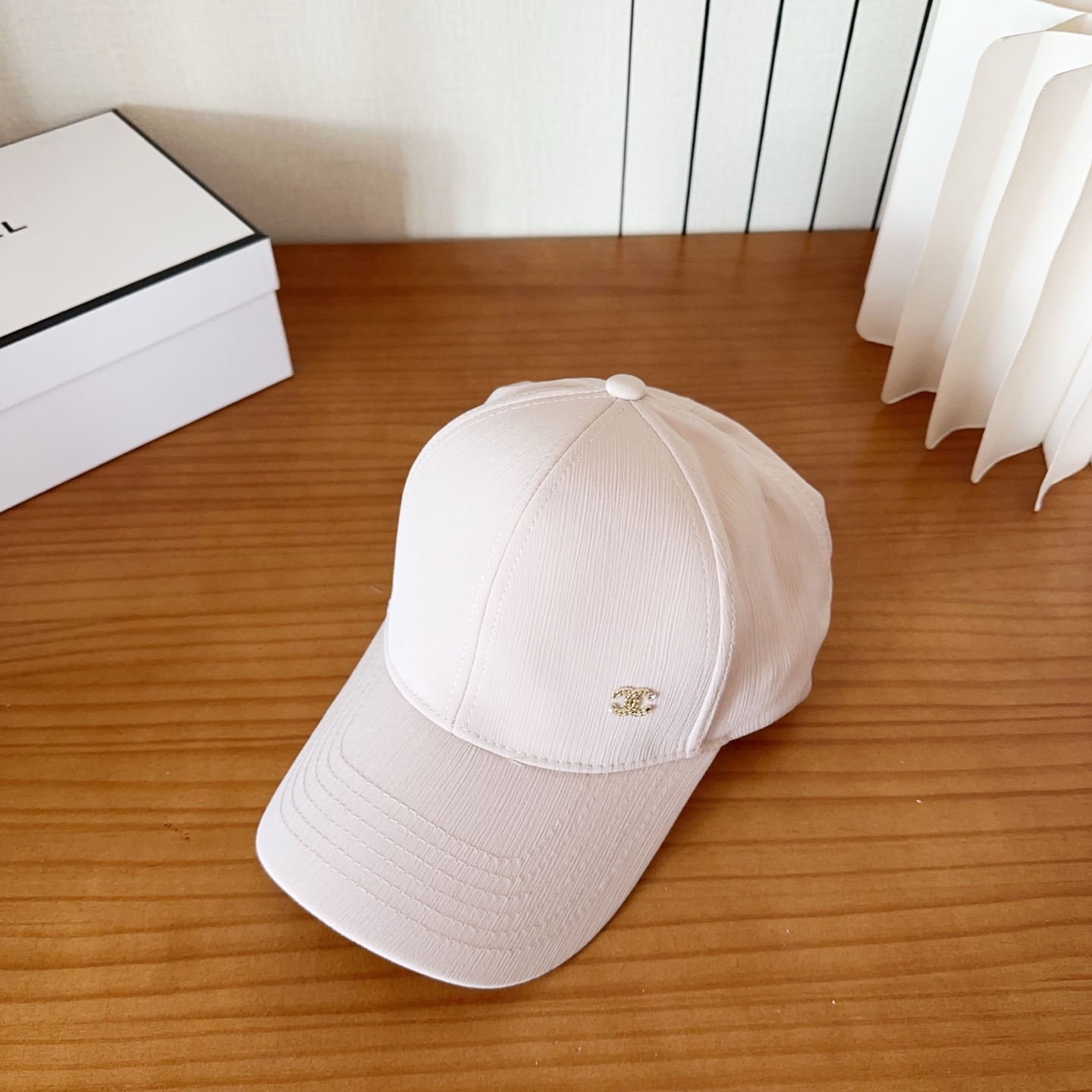 香奈儿新款经典休闲潮流款 上架简约棒球帽🧢日韩风格，随便搭配都超好看！出门旅游，绝对要入手的一款