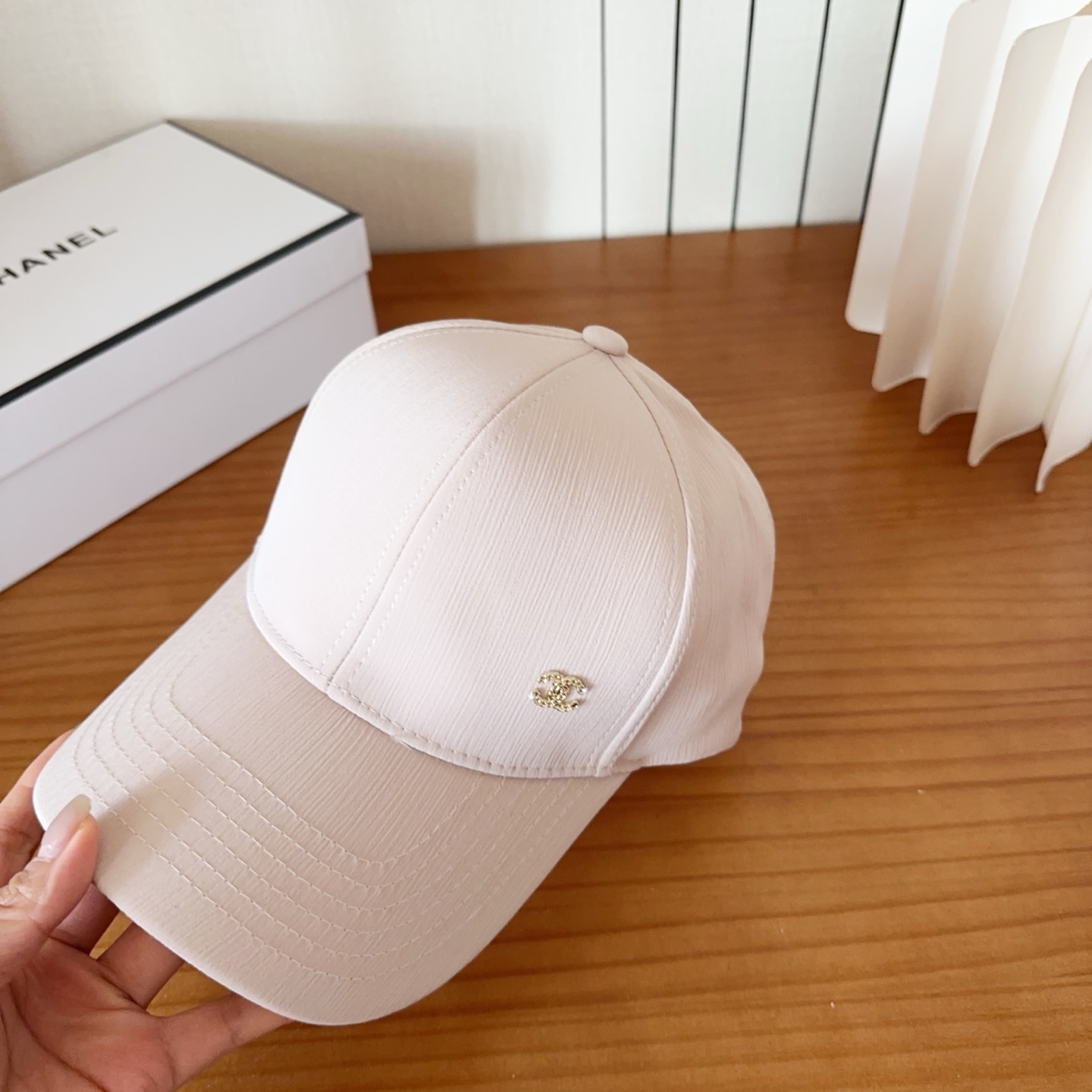 香奈儿新款经典休闲潮流款 上架简约棒球帽🧢日韩风格，随便搭配都超好看！出门旅游，绝对要入手的一款
