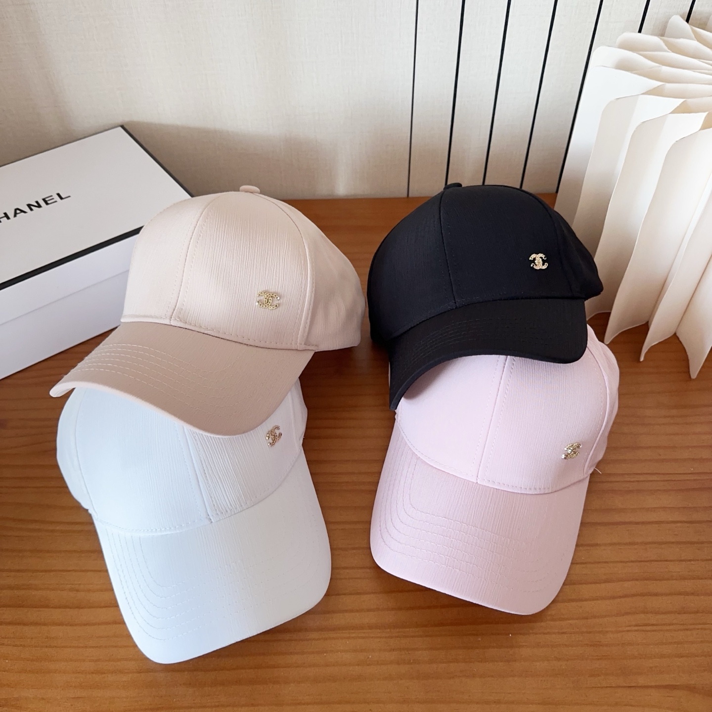 香奈儿新款经典休闲潮流款 上架简约棒球帽🧢日韩风格，随便搭配都超好看！出门旅游，绝对要入手的一款