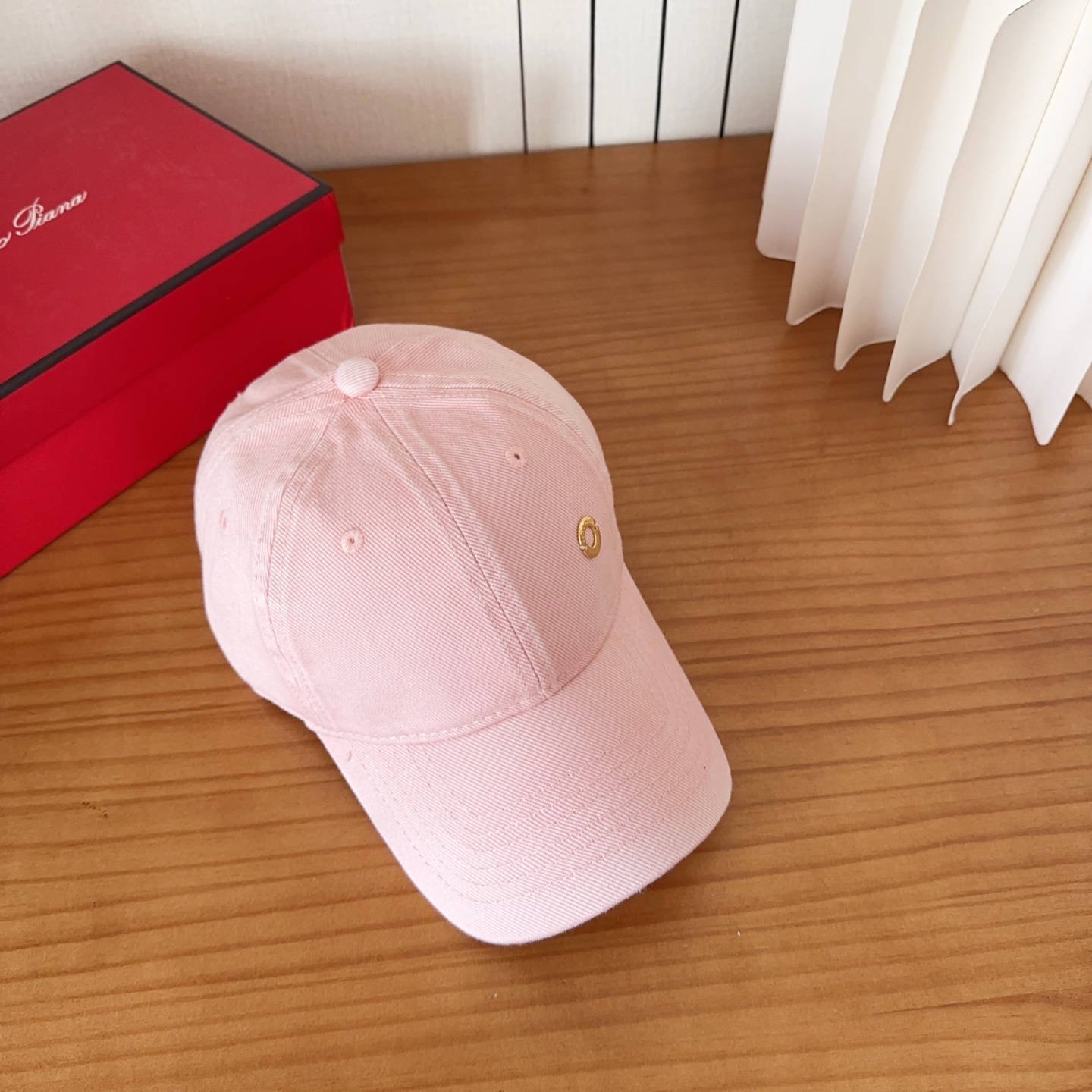 LP早春新款Loro Piana(诺悠翩雅)新款高版本棒球帽，大牌同步，超好搭配，出货！
