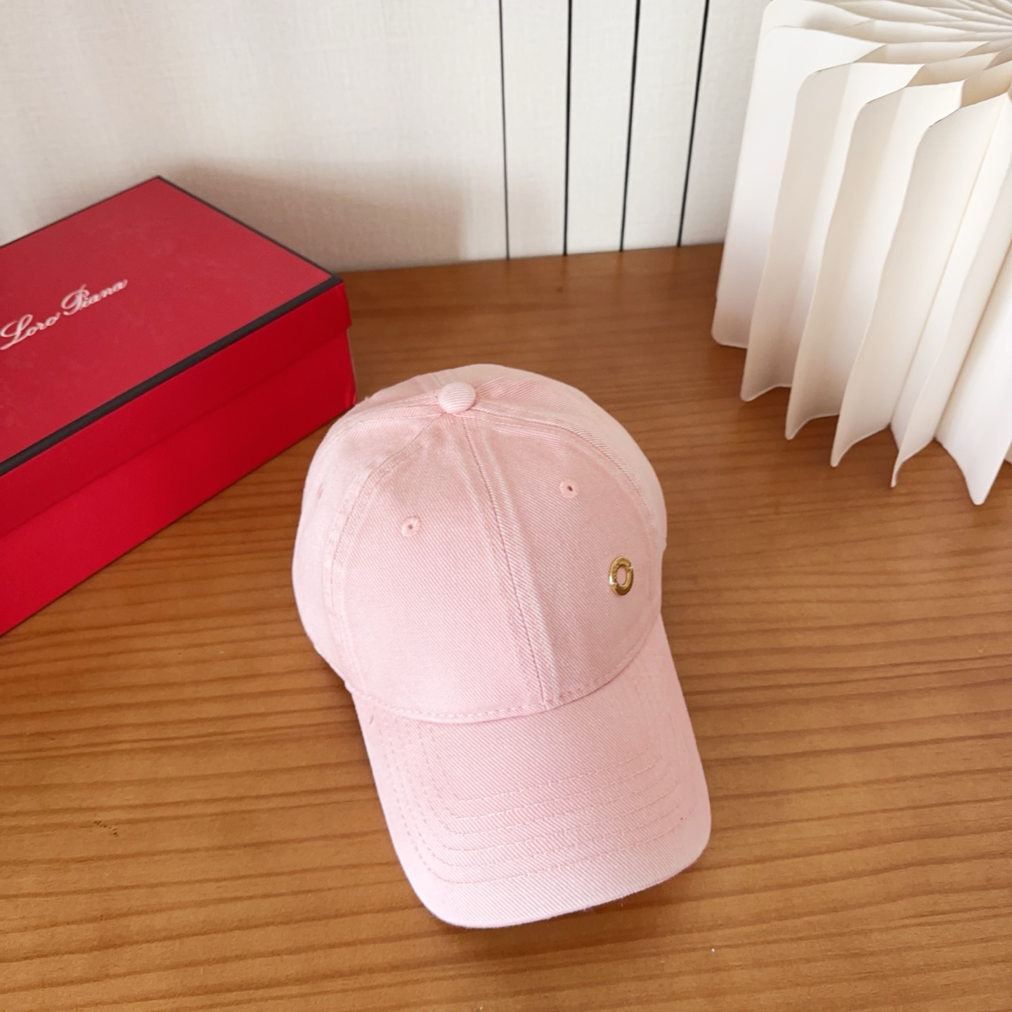 LP早春新款Loro Piana(诺悠翩雅)新款高版本棒球帽，大牌同步，超好搭配，出货！