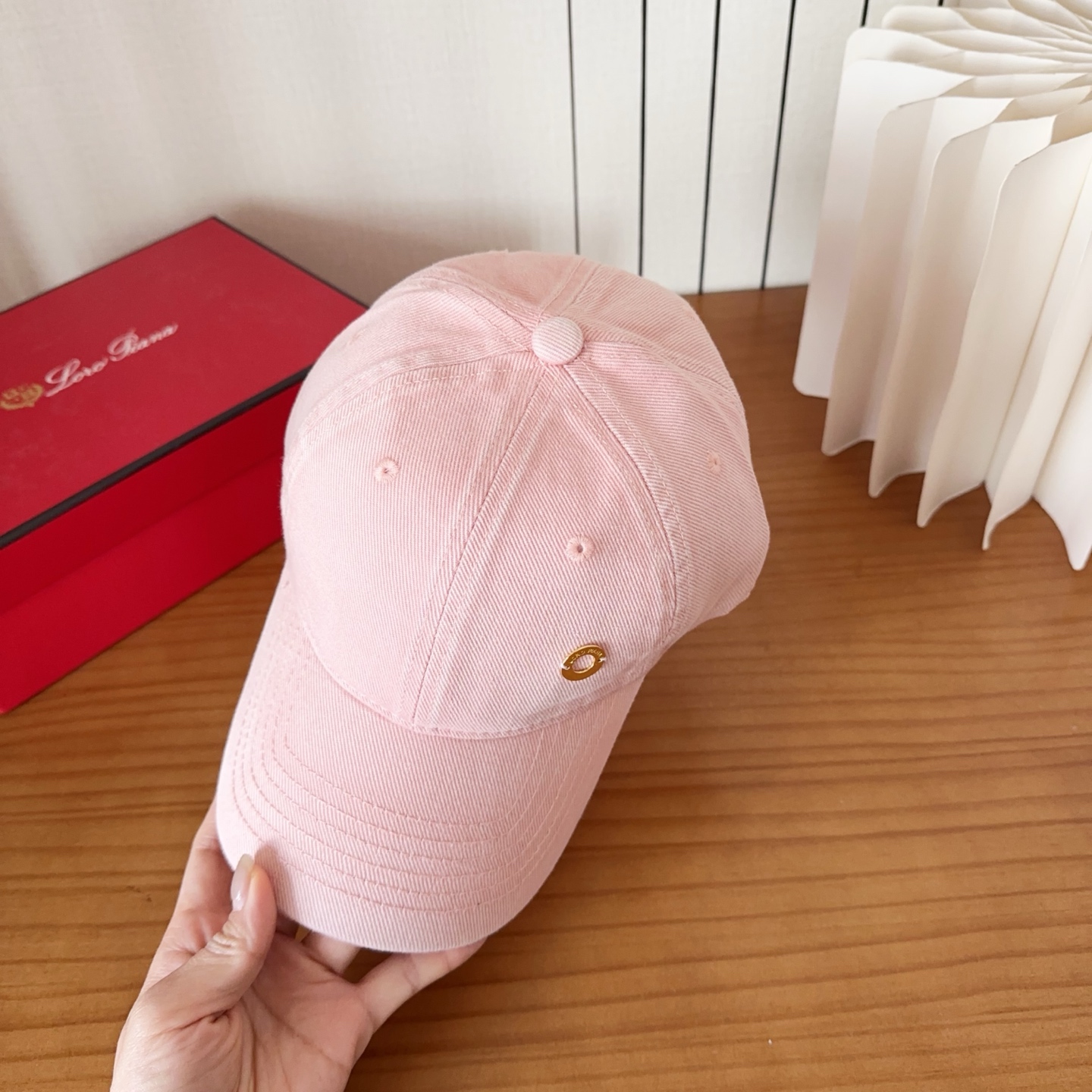 LP早春新款Loro Piana(诺悠翩雅)新款高版本棒球帽，大牌同步，超好搭配，出货！