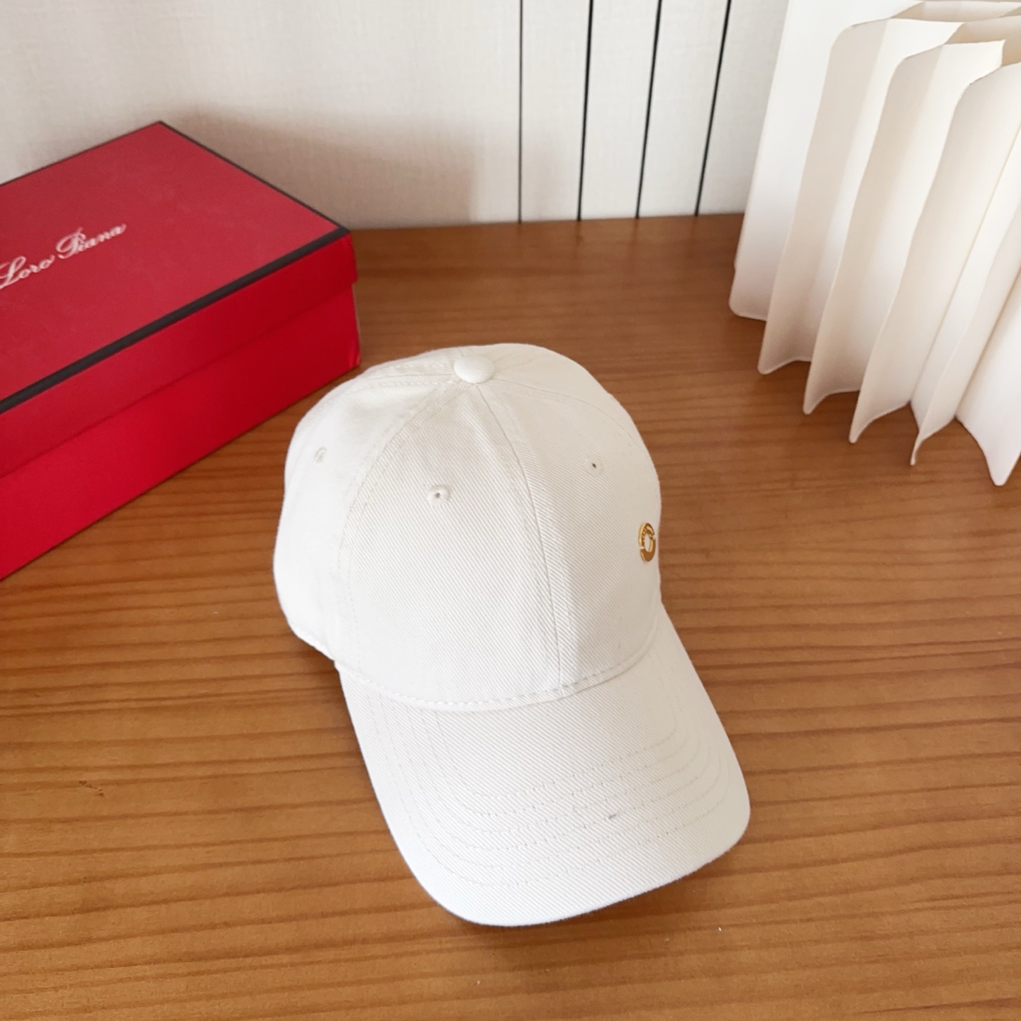 LP早春新款Loro Piana(诺悠翩雅)新款高版本棒球帽，大牌同步，超好搭配，出货！