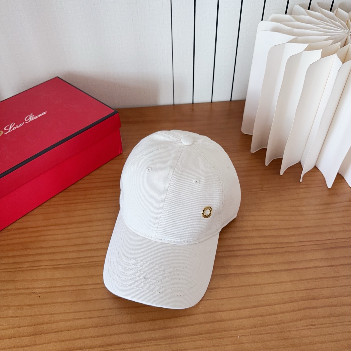 LP早春新款Loro Piana(诺悠翩雅)新款高版本棒球帽，大牌同步，超好搭配，出货！