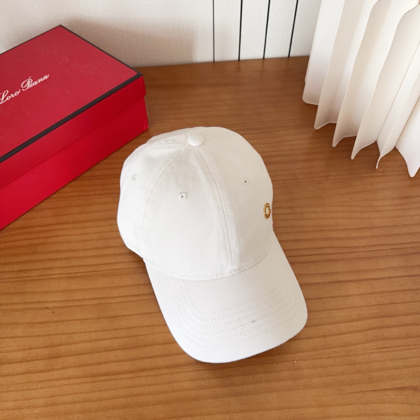 LP早春新款Loro Piana(诺悠翩雅)新款高版本棒球帽，大牌同步，超好搭配，出货！