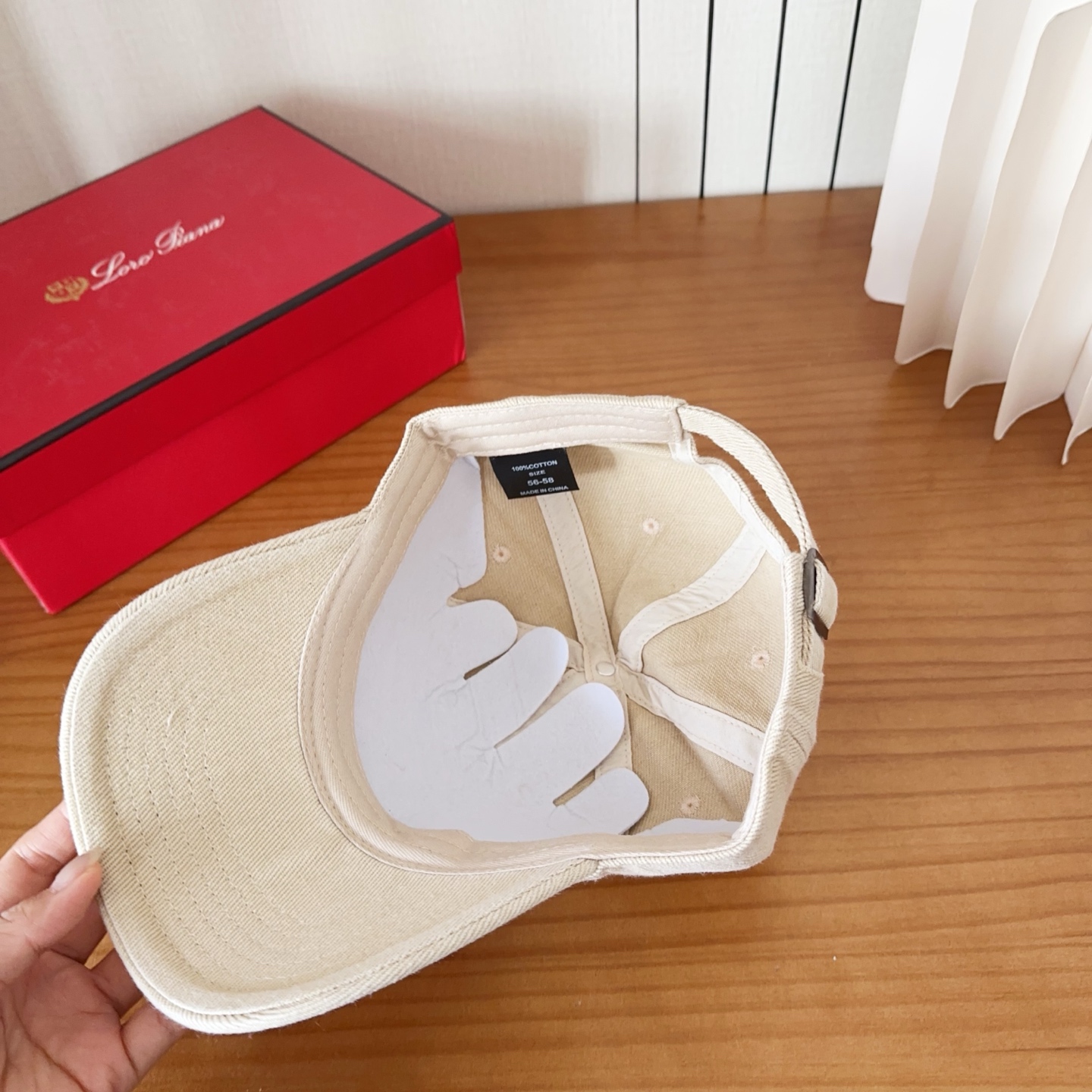 LP早春新款Loro Piana(诺悠翩雅)新款高版本棒球帽，大牌同步，超好搭配，出货！