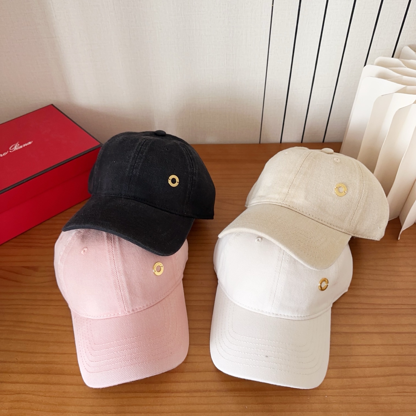 LP早春新款Loro Piana(诺悠翩雅)新款高版本棒球帽，大牌同步，超好搭配，出货！