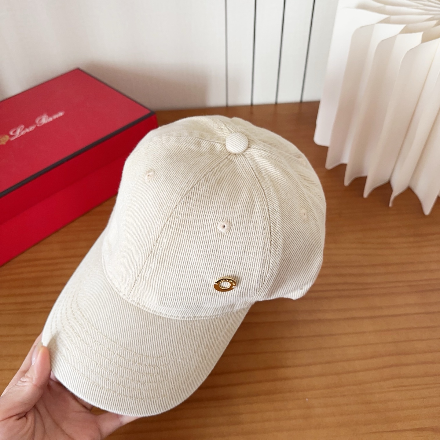 LP早春新款Loro Piana(诺悠翩雅)新款高版本棒球帽，大牌同步，超好搭配，出货！
