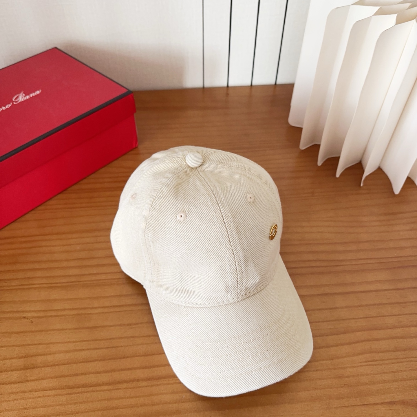 LP早春新款Loro Piana(诺悠翩雅)新款高版本棒球帽，大牌同步，超好搭配，出货！