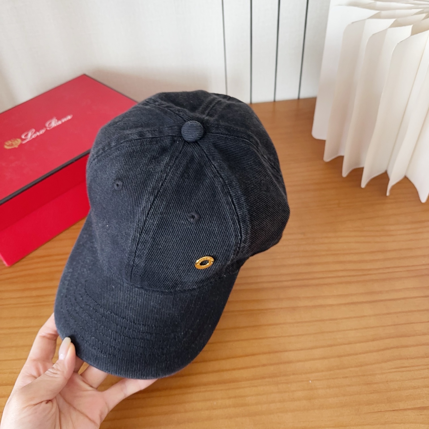 LP早春新款Loro Piana(诺悠翩雅)新款高版本棒球帽，大牌同步，超好搭配，出货！