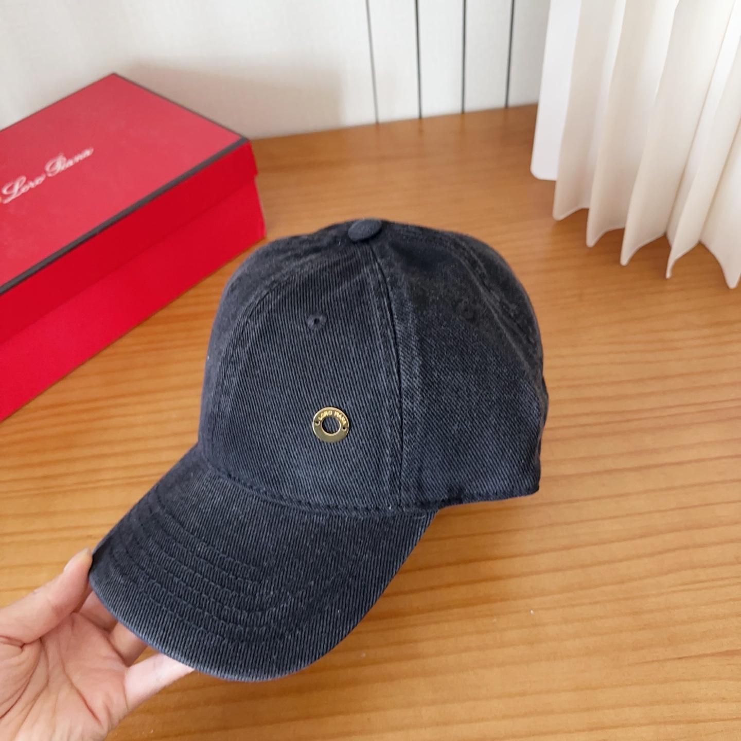 LP早春新款Loro Piana(诺悠翩雅)新款高版本棒球帽，大牌同步，超好搭配，出货！