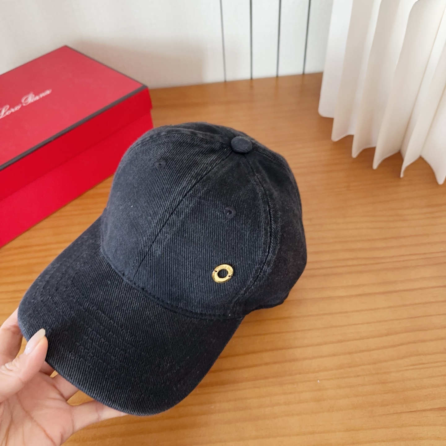 LP早春新款Loro Piana(诺悠翩雅)新款高版本棒球帽，大牌同步，超好搭配，出货！