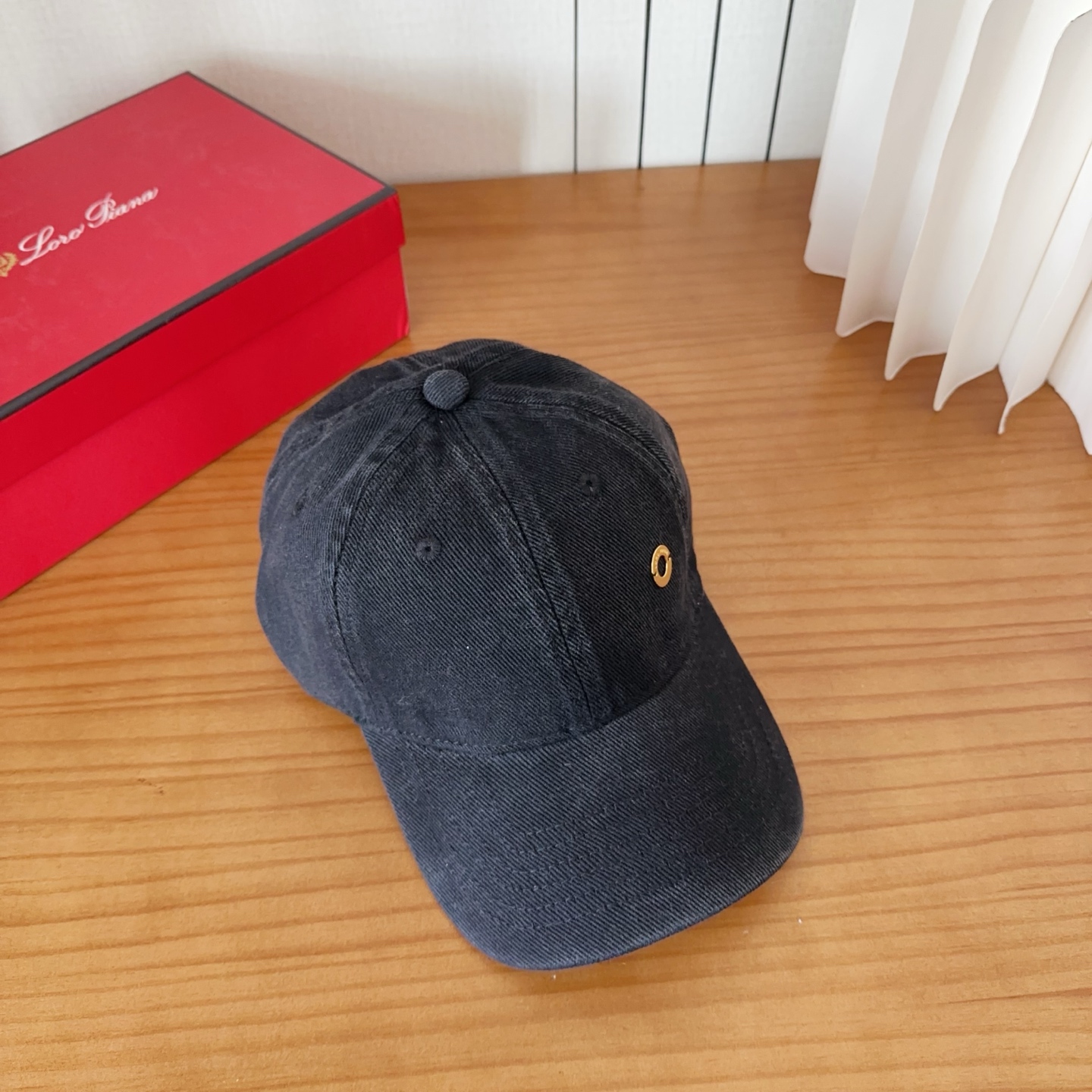 LP早春新款Loro Piana(诺悠翩雅)新款高版本棒球帽，大牌同步，超好搭配，出货！