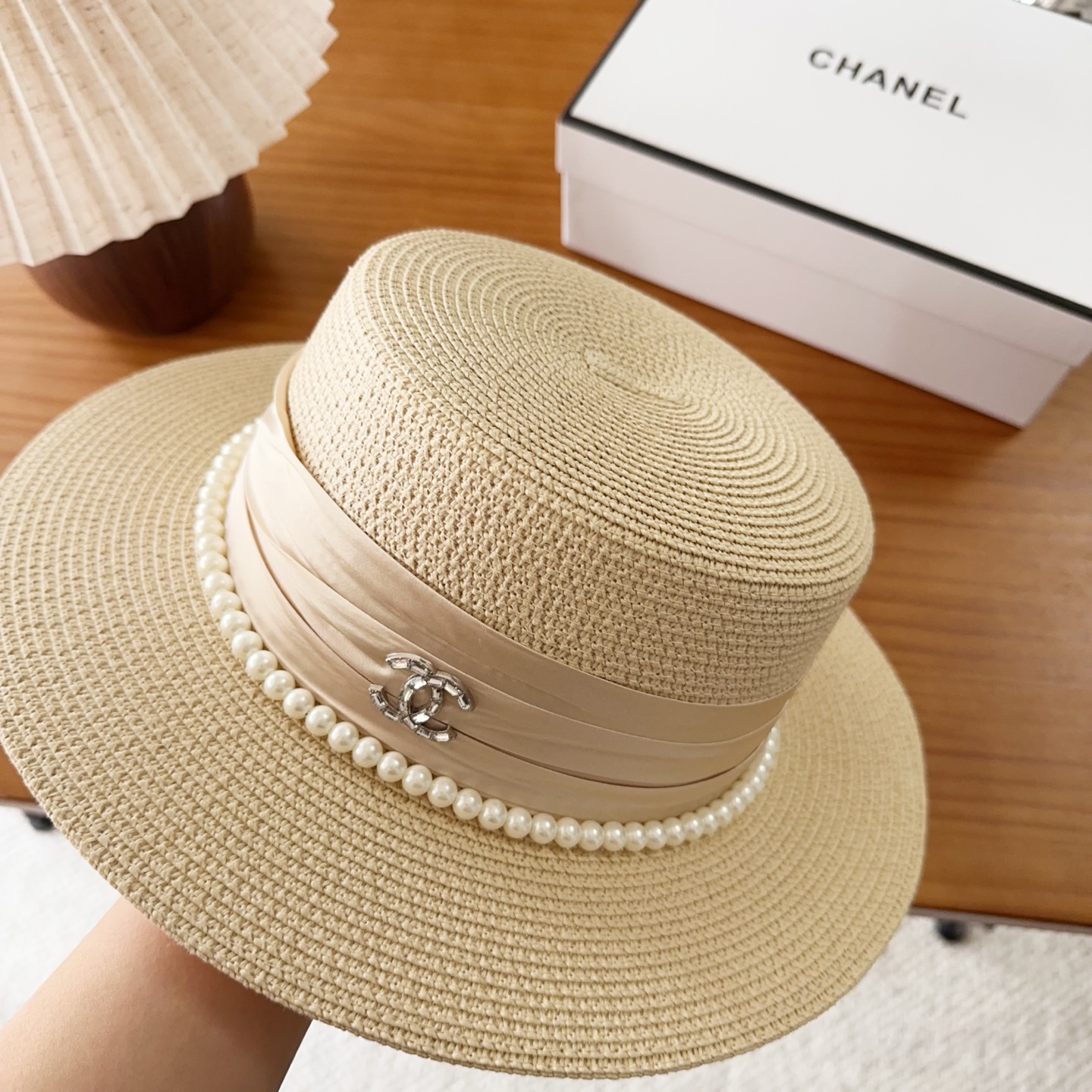 CHANEL香奈儿2026新款平顶草帽  夏天海边首选～新款材质编织而成～质感满分💯