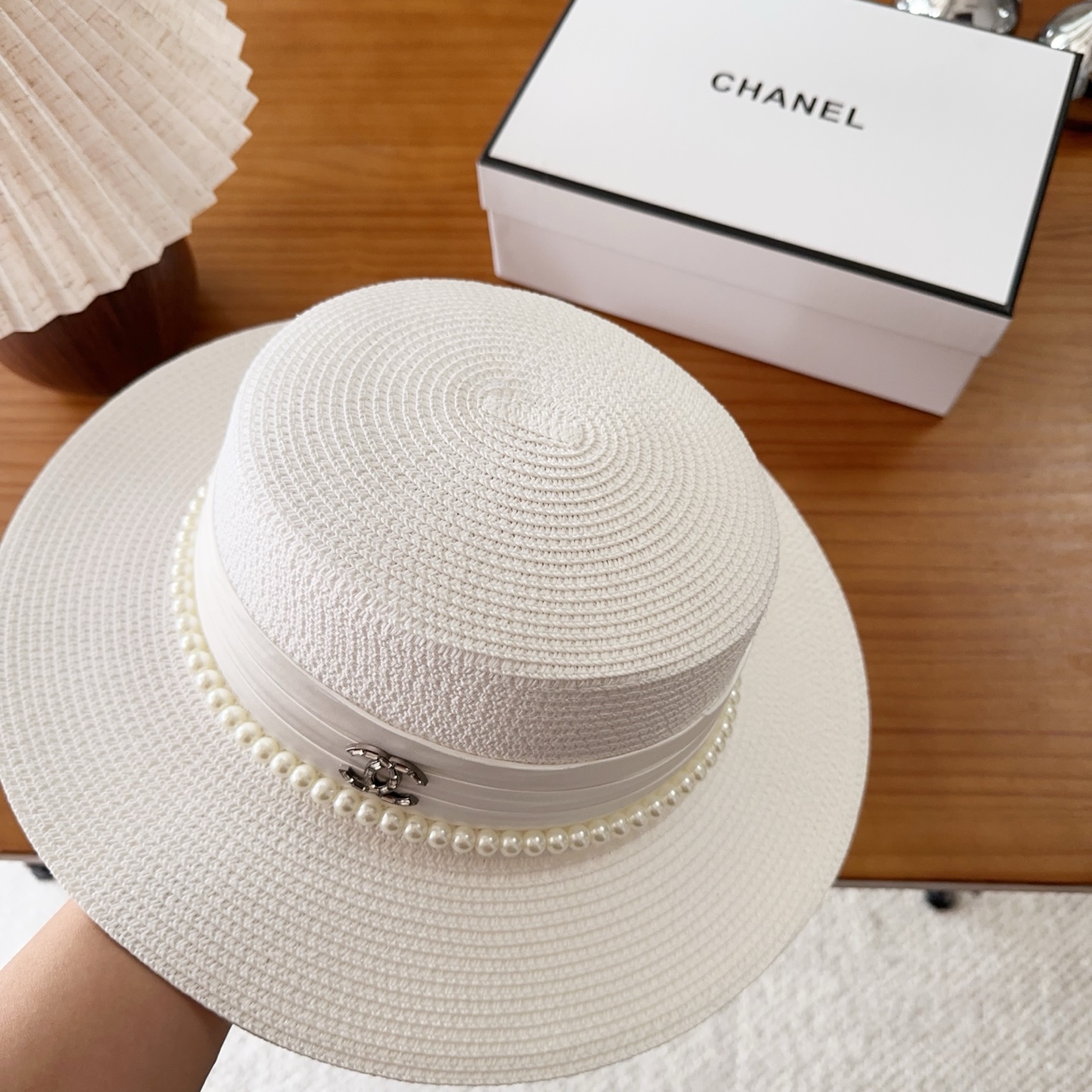 CHANEL香奈儿2026新款平顶草帽  夏天海边首选～新款材质编织而成～质感满分💯