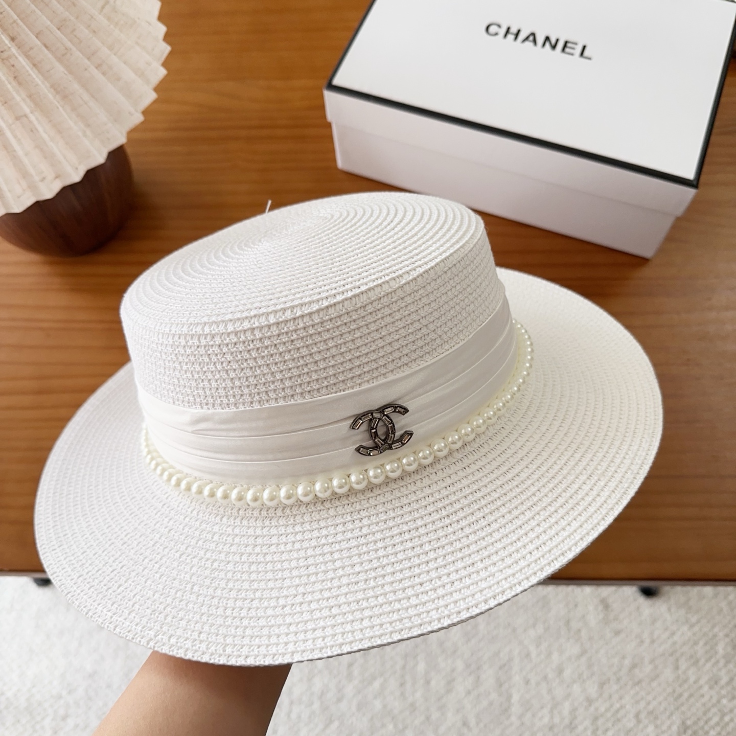 CHANEL香奈儿2026新款平顶草帽  夏天海边首选～新款材质编织而成～质感满分💯