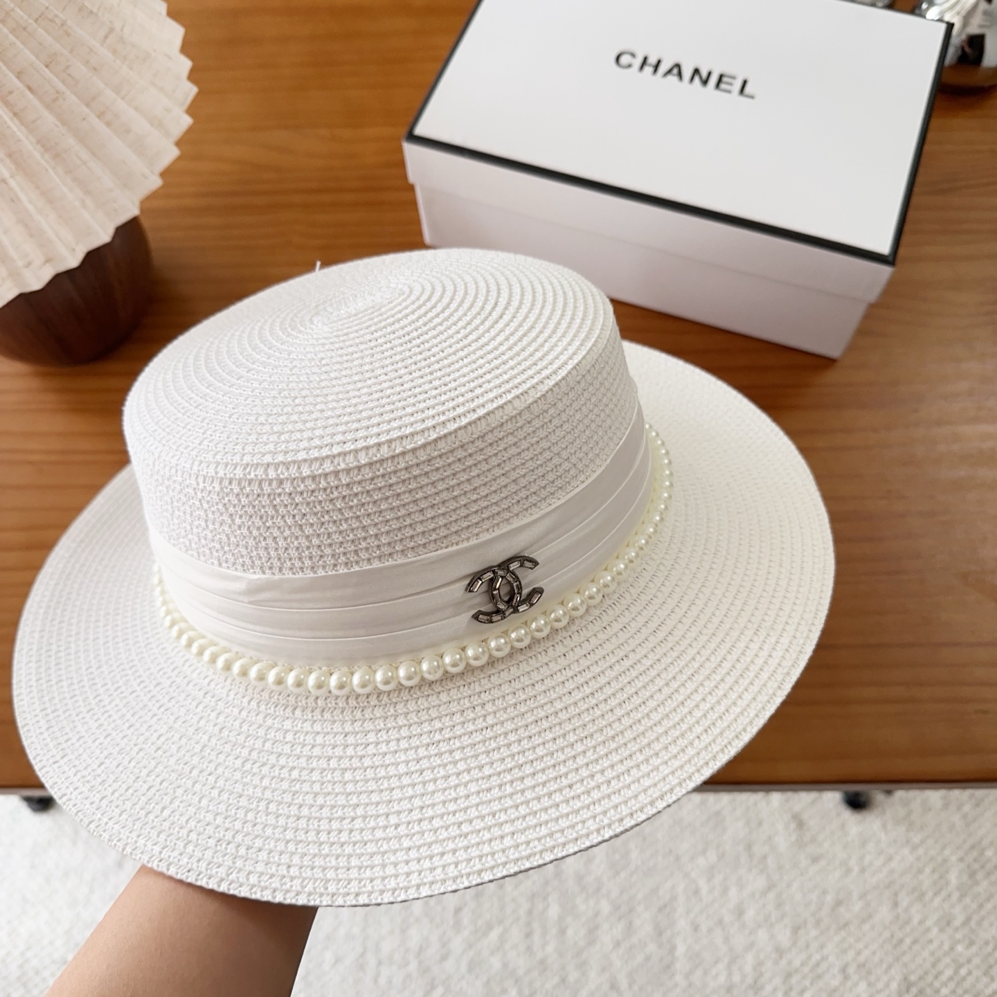 CHANEL香奈儿2026新款平顶草帽  夏天海边首选～新款材质编织而成～质感满分💯