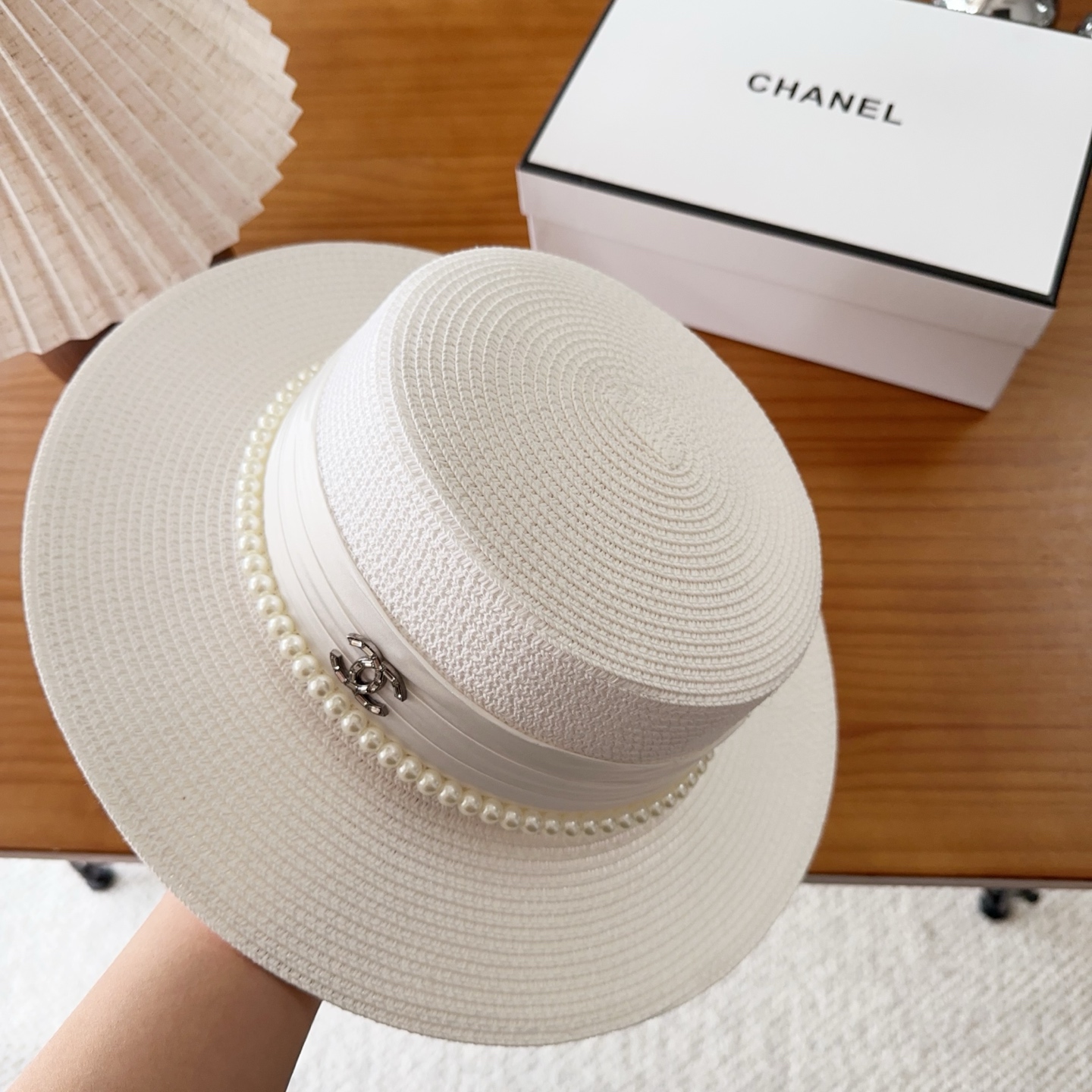 CHANEL香奈儿2026新款平顶草帽  夏天海边首选～新款材质编织而成～质感满分💯