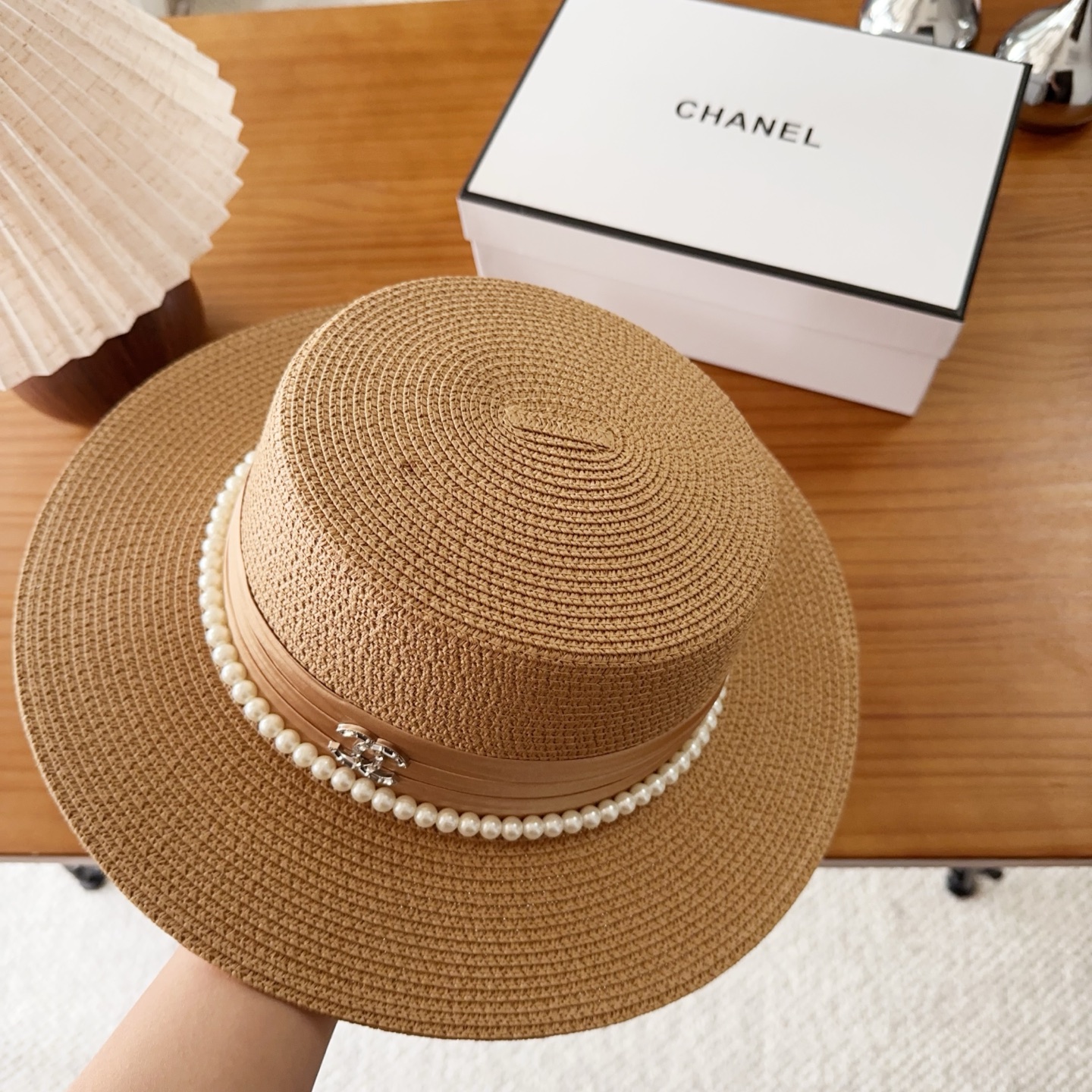 CHANEL香奈儿2026新款平顶草帽  夏天海边首选～新款材质编织而成～质感满分💯