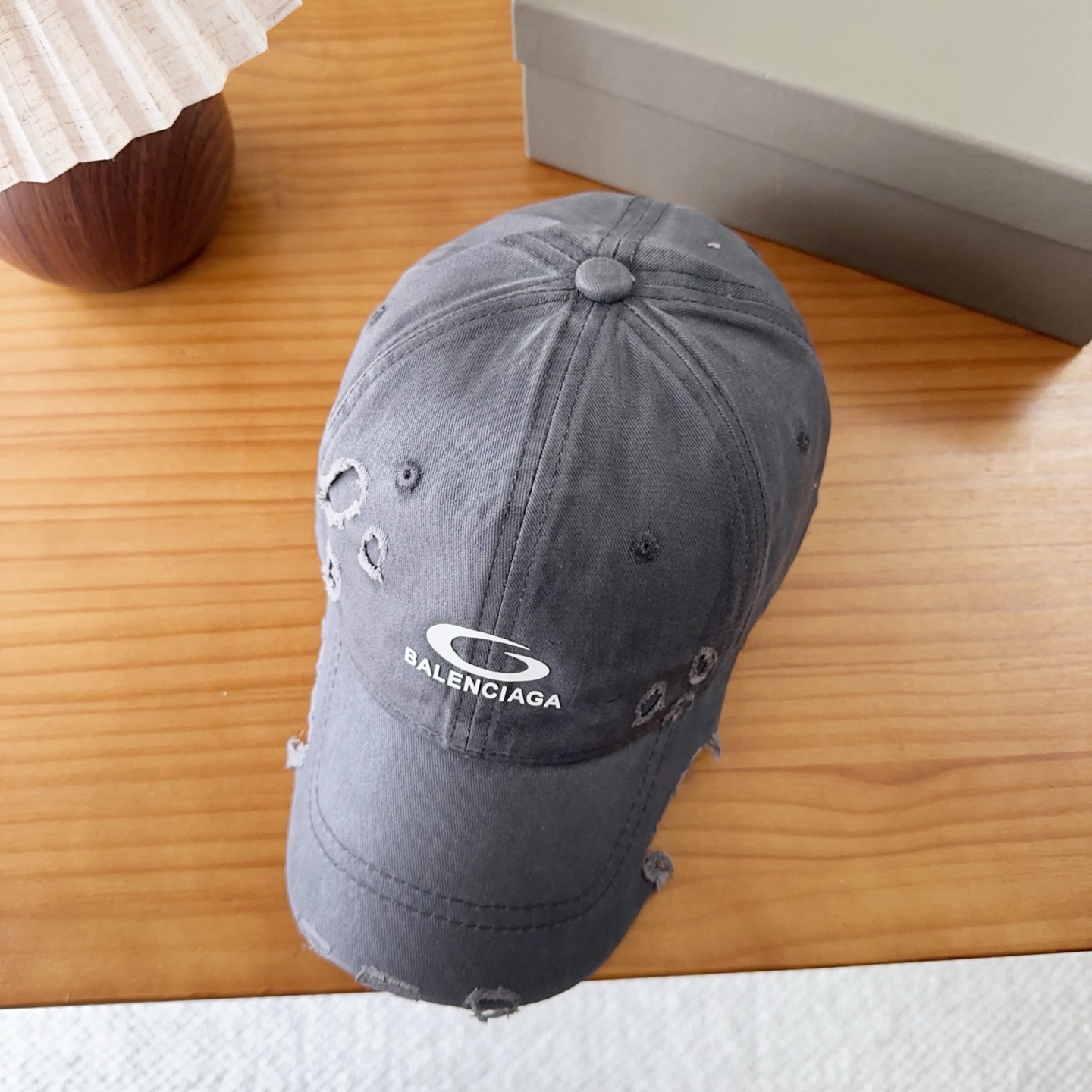 Balencia*a 巴黎世家刺绣字母新款棒球帽现货秒发🧢简约时尚超级无敌好看的帽子！情侣款！
