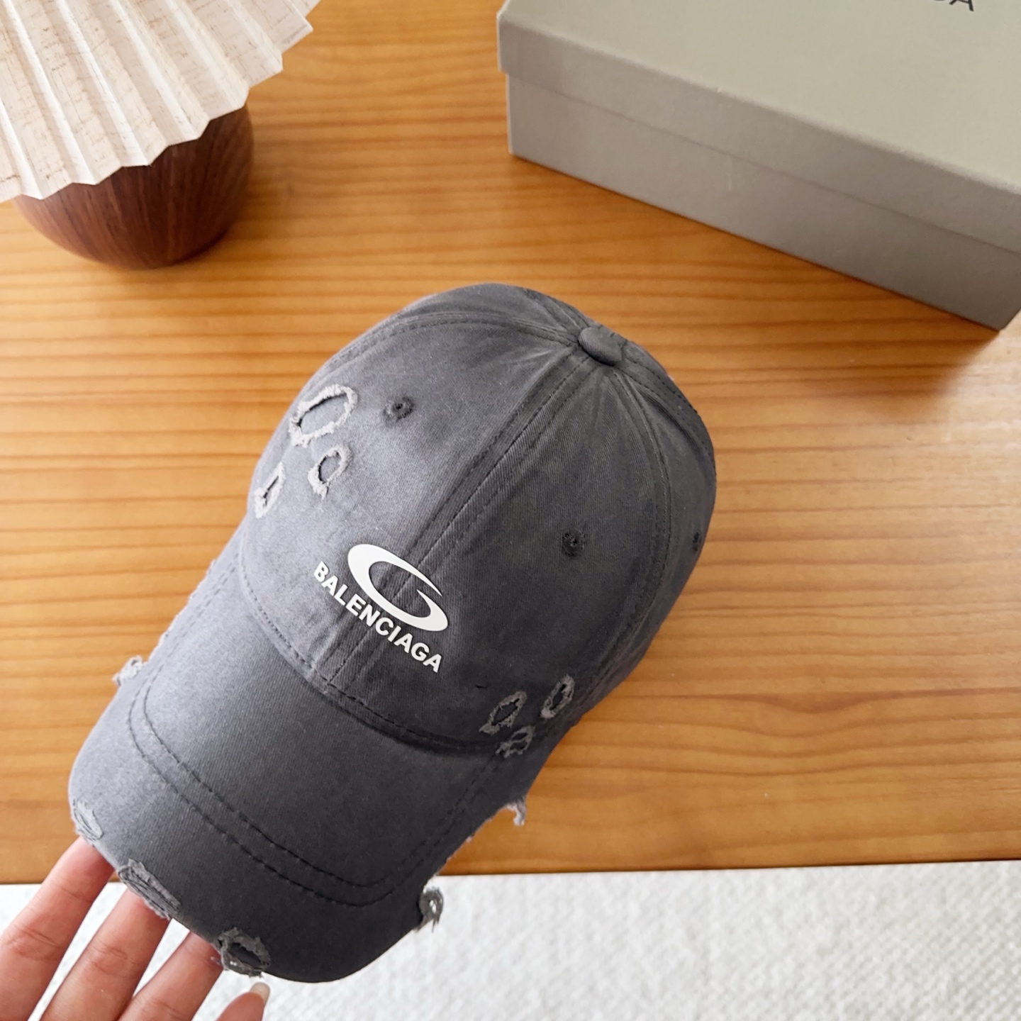 Balencia*a 巴黎世家刺绣字母新款棒球帽现货秒发🧢简约时尚超级无敌好看的帽子！情侣款！