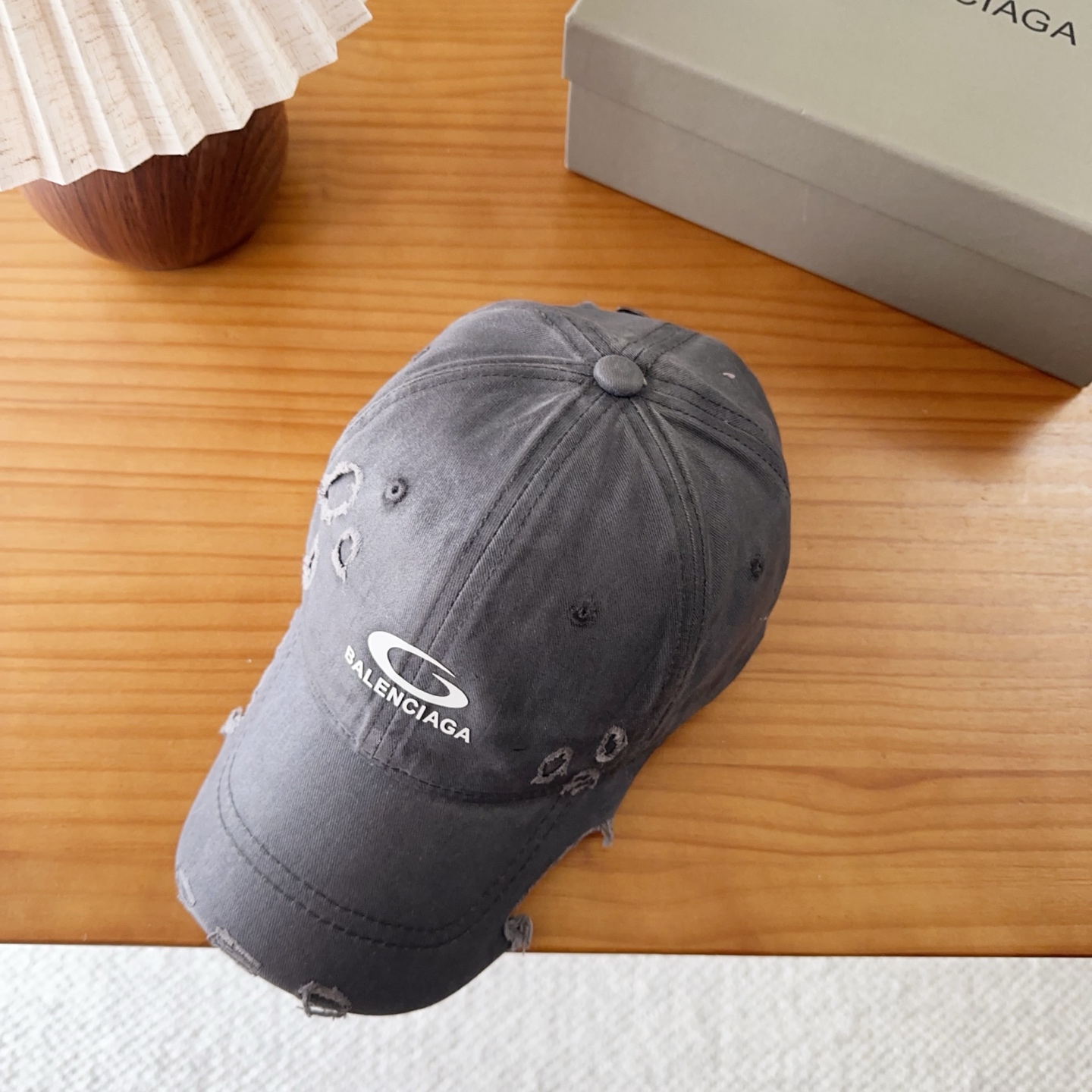 Balencia*a 巴黎世家刺绣字母新款棒球帽现货秒发🧢简约时尚超级无敌好看的帽子！情侣款！