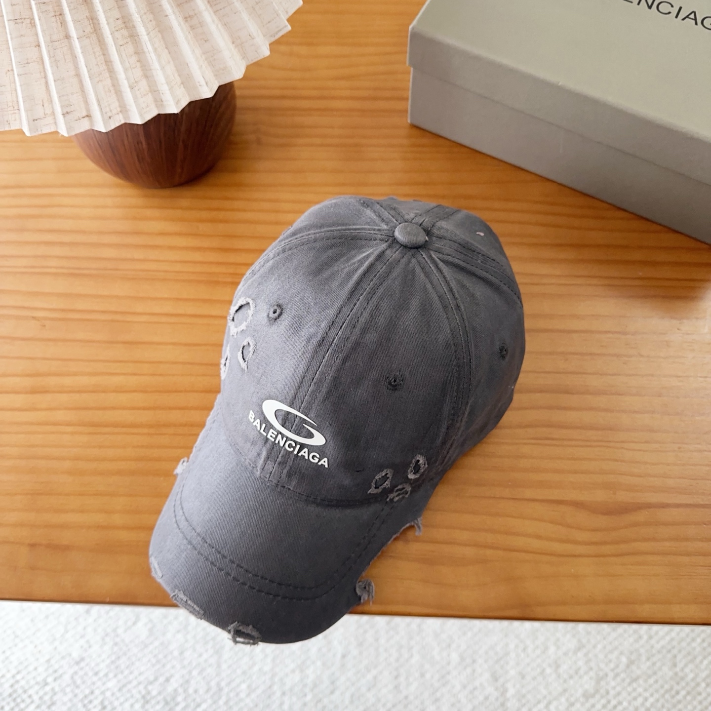 Balencia*a 巴黎世家刺绣字母新款棒球帽现货秒发🧢简约时尚超级无敌好看的帽子！情侣款！
