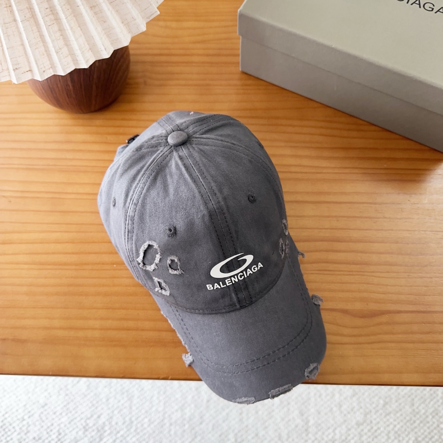 Balencia*a 巴黎世家刺绣字母新款棒球帽现货秒发🧢简约时尚超级无敌好看的帽子！情侣款！