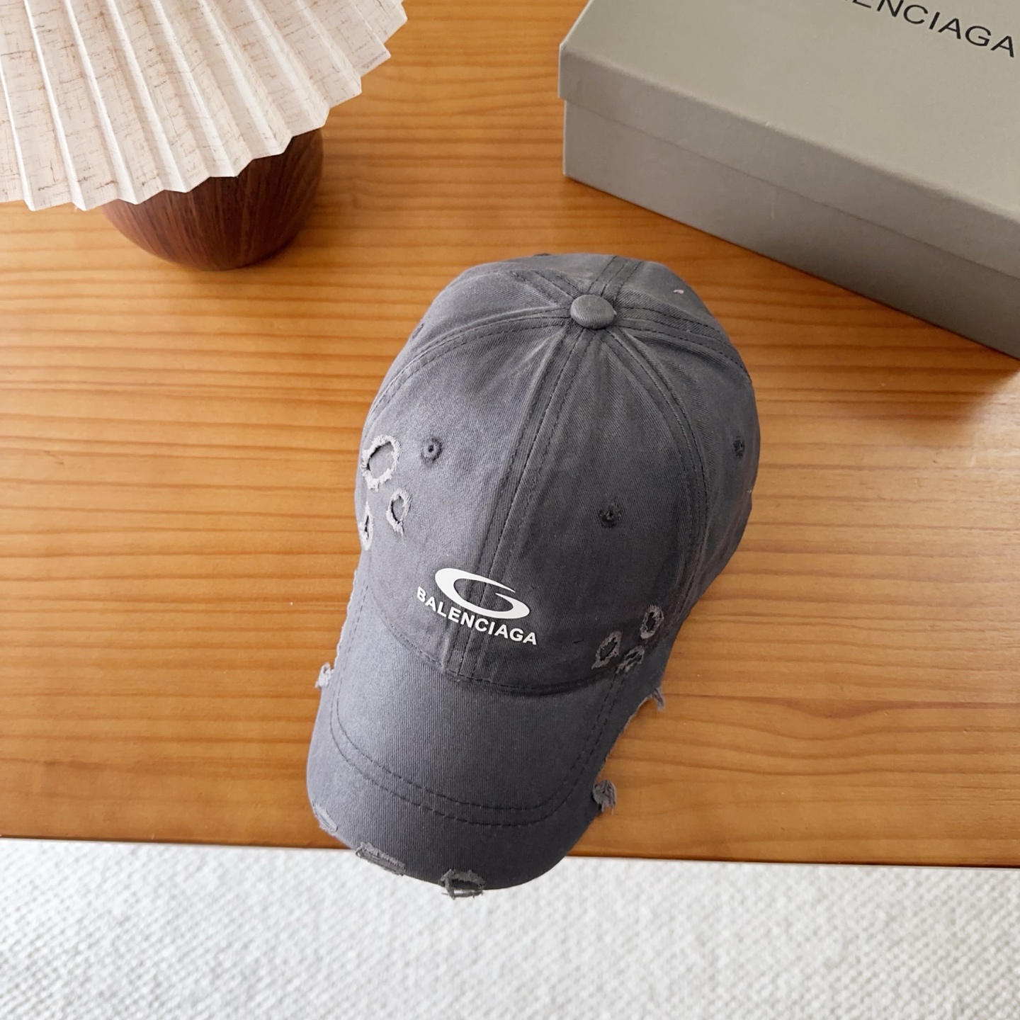Balencia*a 巴黎世家刺绣字母新款棒球帽现货秒发🧢简约时尚超级无敌好看的帽子！情侣款！