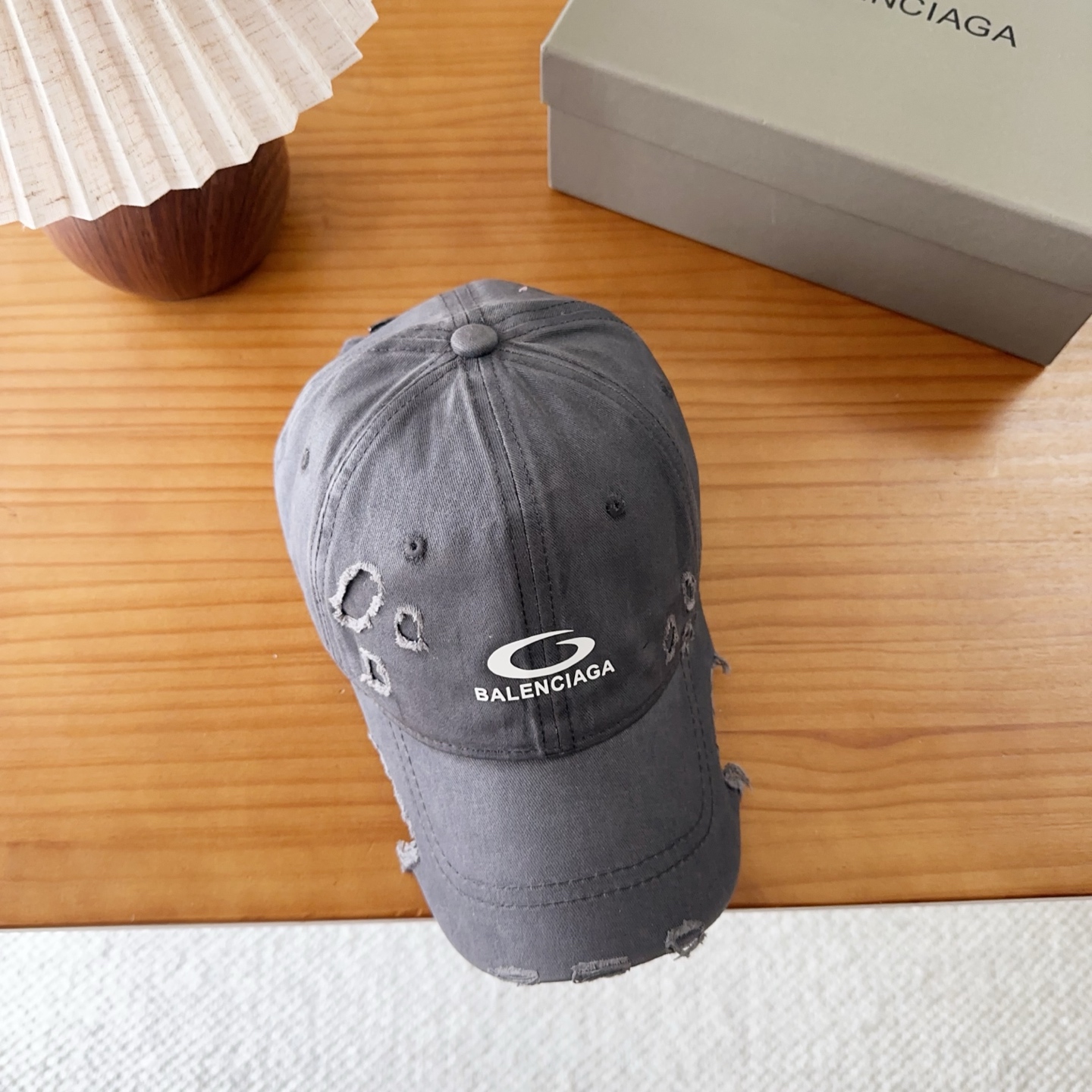 Balencia*a 巴黎世家刺绣字母新款棒球帽现货秒发🧢简约时尚超级无敌好看的帽子！情侣款！
