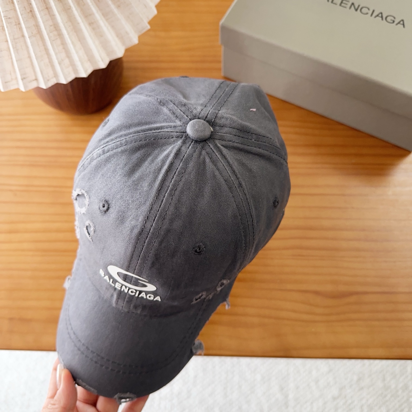 Balencia*a 巴黎世家刺绣字母新款棒球帽现货秒发🧢简约时尚超级无敌好看的帽子！情侣款！