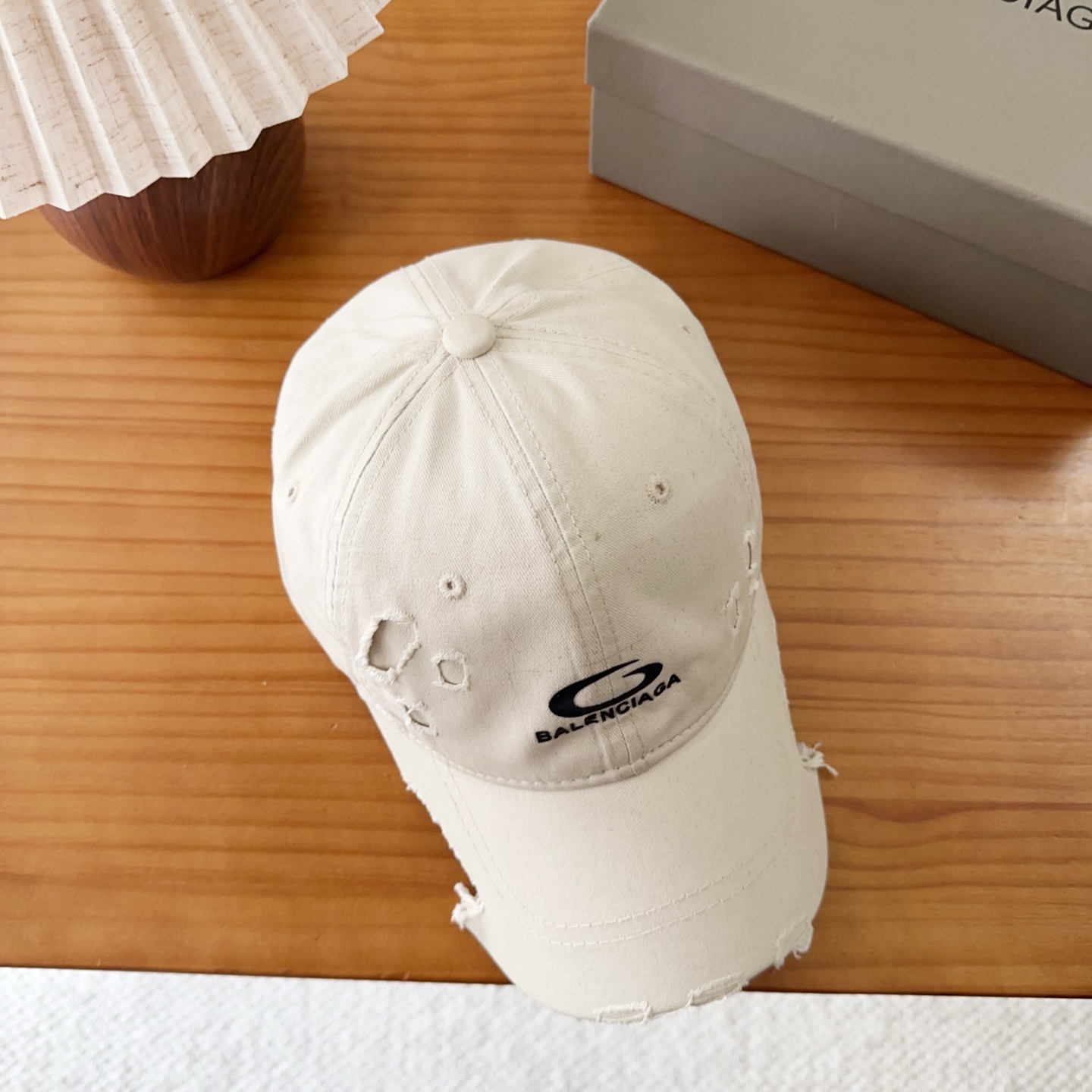 Balencia*a 巴黎世家刺绣字母新款棒球帽现货秒发🧢简约时尚超级无敌好看的帽子！情侣款！