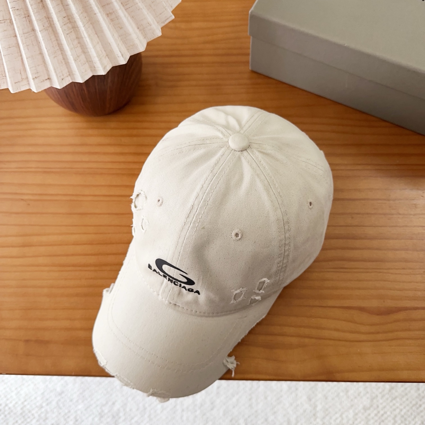 Balencia*a 巴黎世家刺绣字母新款棒球帽现货秒发🧢简约时尚超级无敌好看的帽子！情侣款！