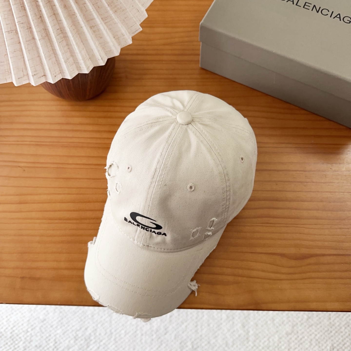 Balencia*a 巴黎世家刺绣字母新款棒球帽现货秒发🧢简约时尚超级无敌好看的帽子！情侣款！