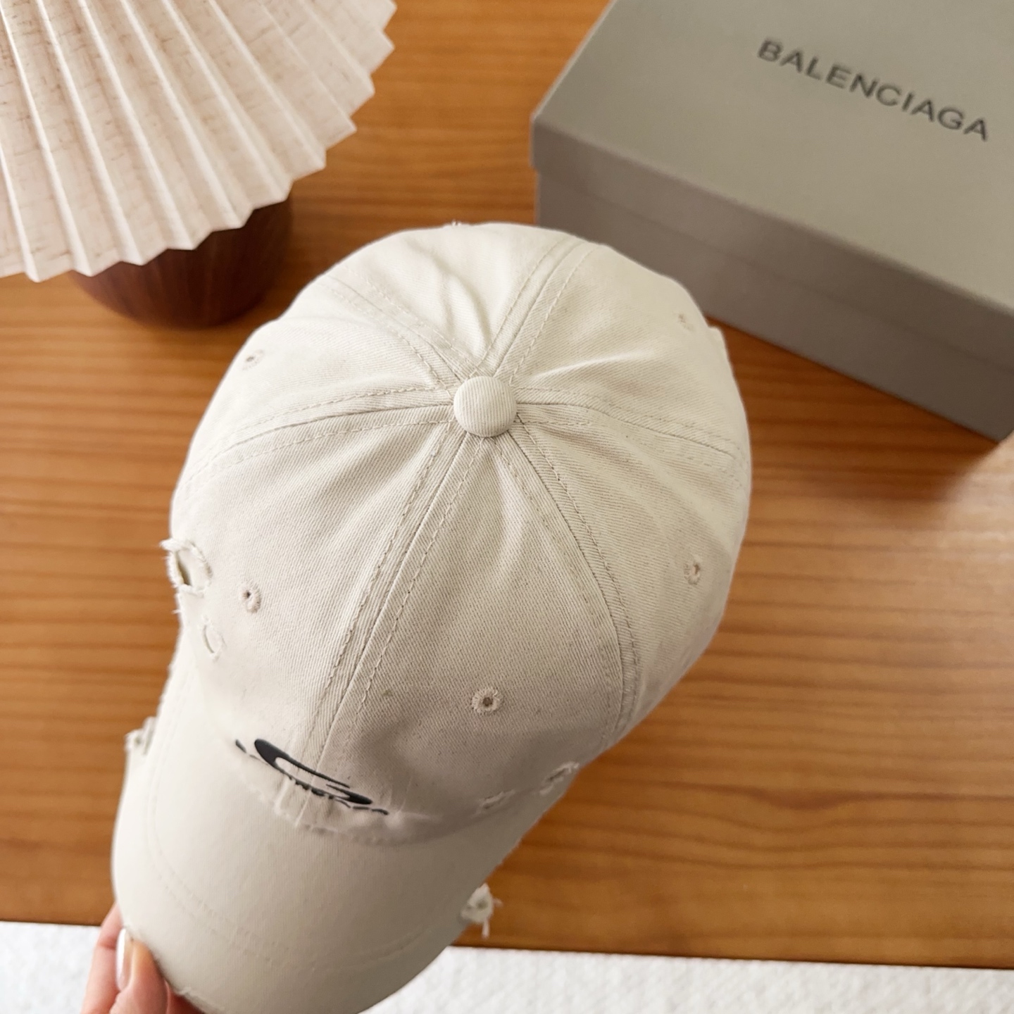 Balencia*a 巴黎世家刺绣字母新款棒球帽现货秒发🧢简约时尚超级无敌好看的帽子！情侣款！
