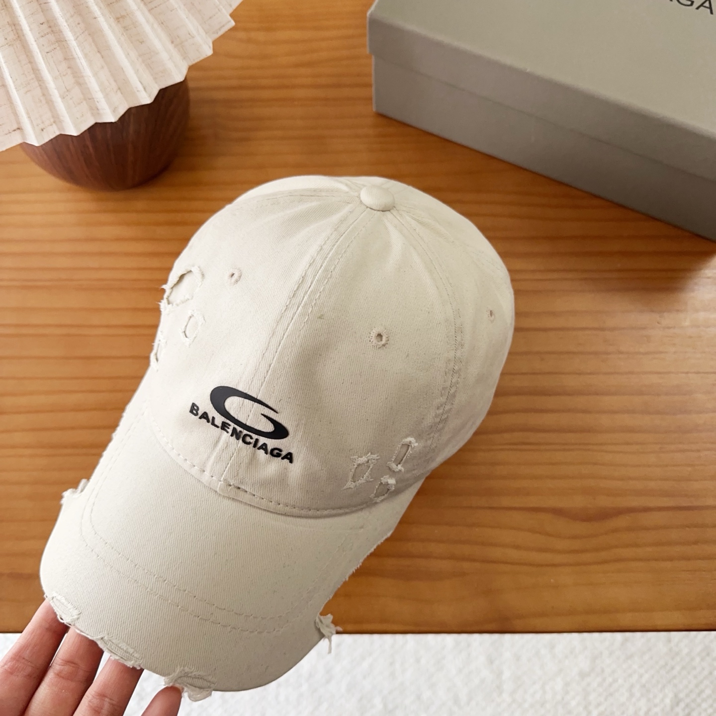 Balencia*a 巴黎世家刺绣字母新款棒球帽现货秒发🧢简约时尚超级无敌好看的帽子！情侣款！