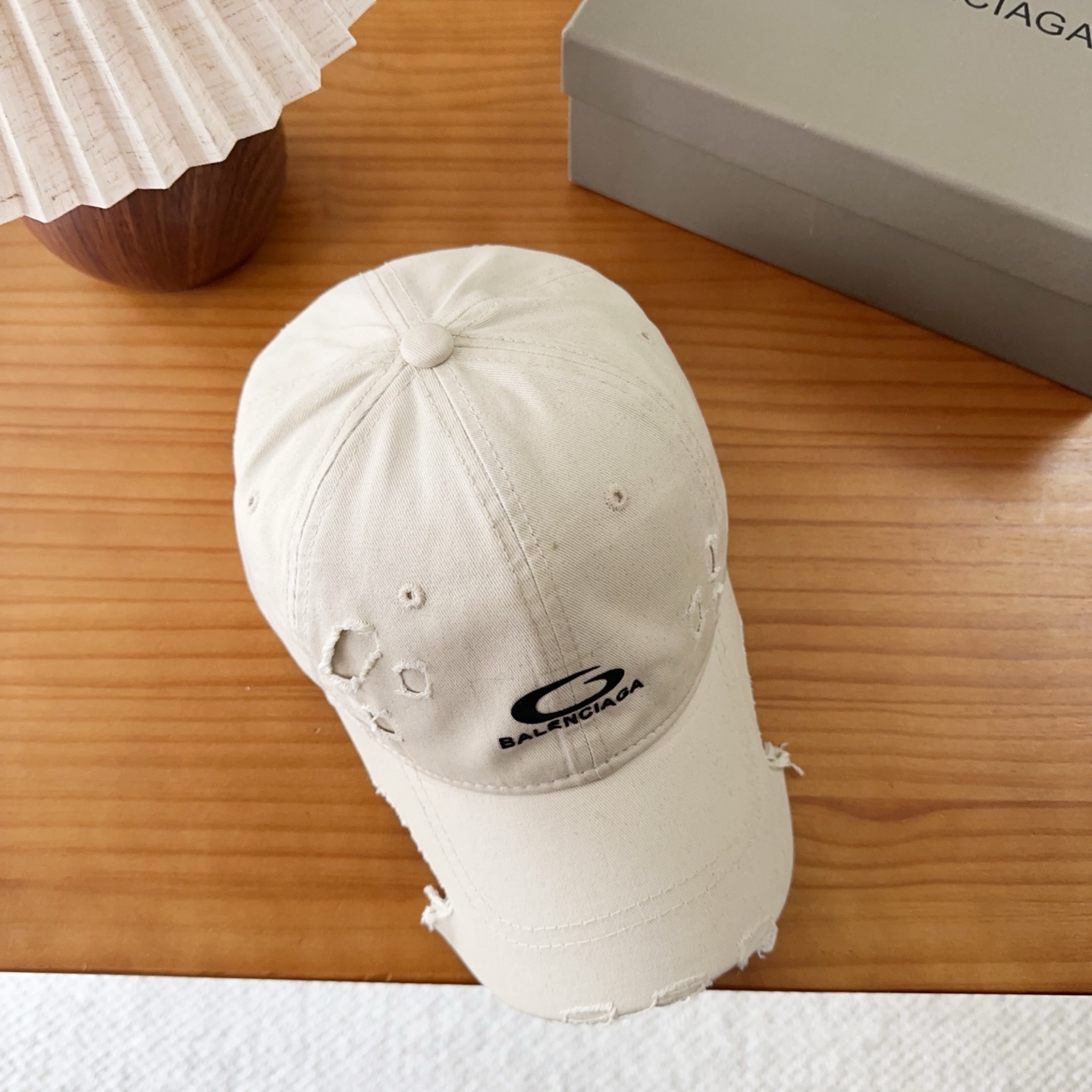 Balencia*a 巴黎世家刺绣字母新款棒球帽现货秒发🧢简约时尚超级无敌好看的帽子！情侣款！