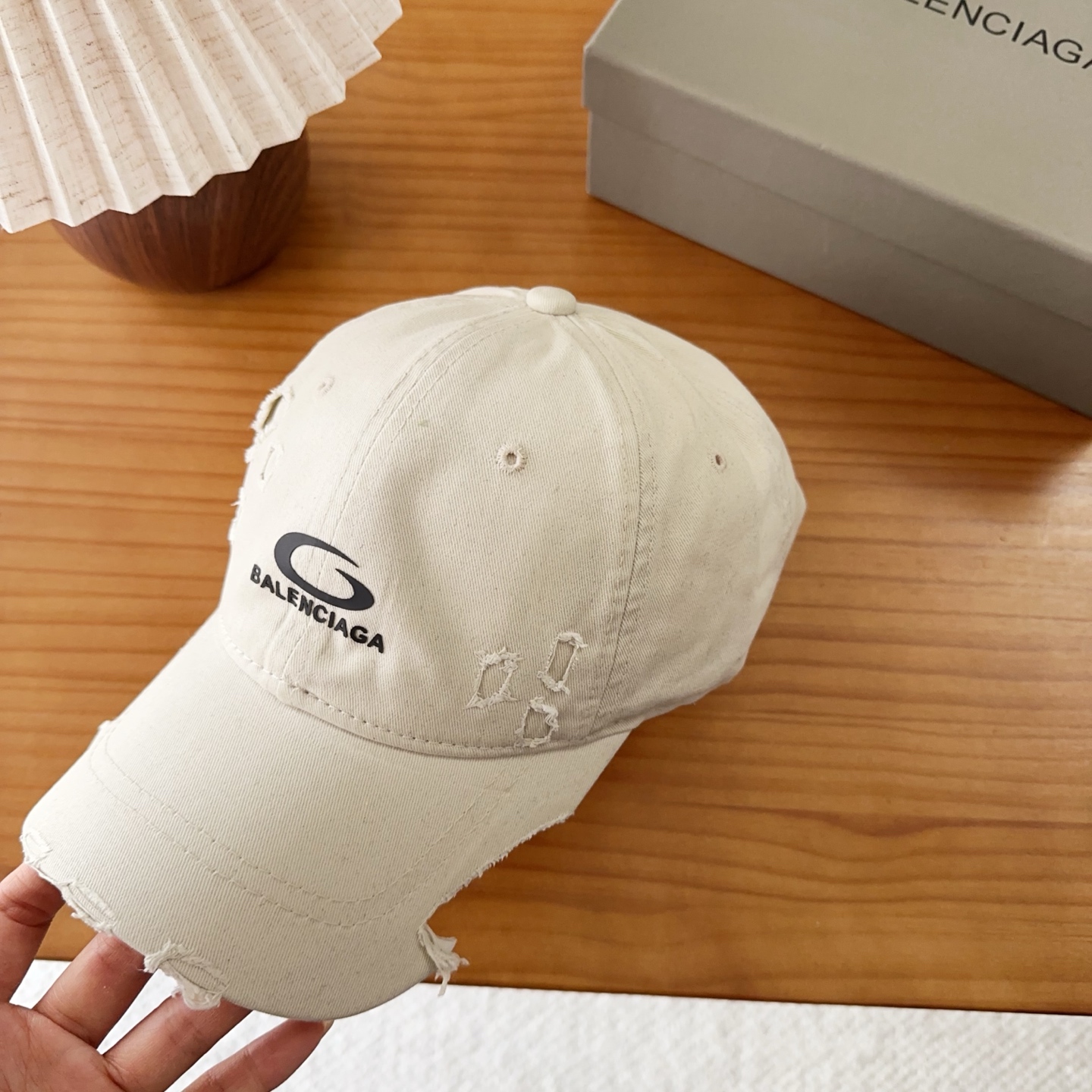 Balencia*a 巴黎世家刺绣字母新款棒球帽现货秒发🧢简约时尚超级无敌好看的帽子！情侣款！