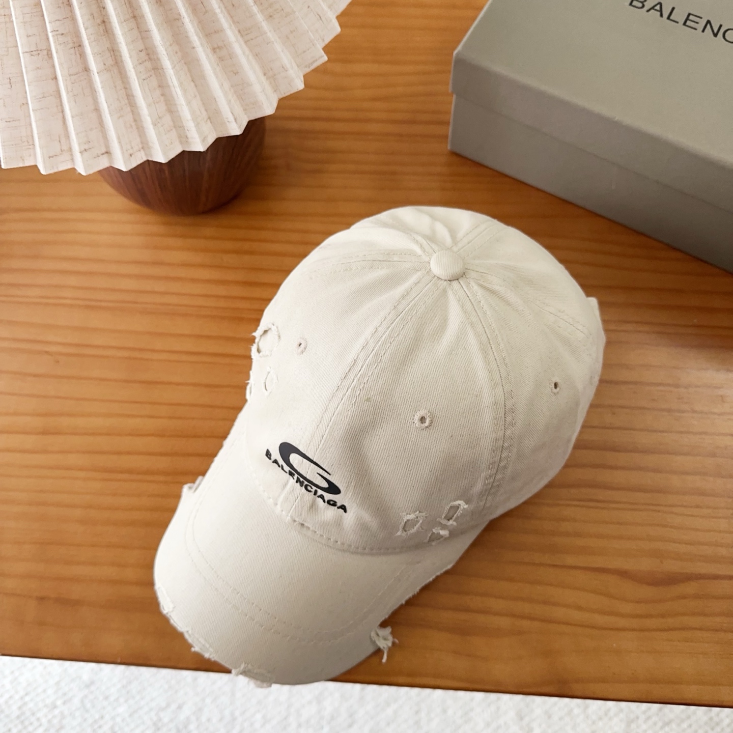 Balencia*a 巴黎世家刺绣字母新款棒球帽现货秒发🧢简约时尚超级无敌好看的帽子！情侣款！