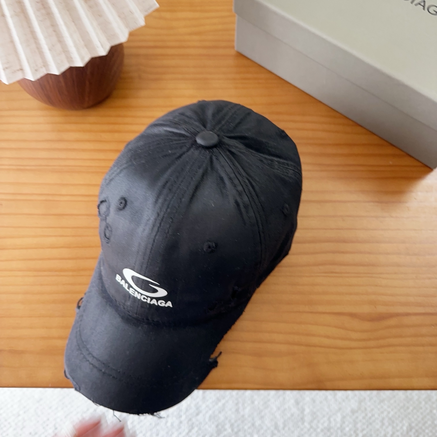 Balencia*a 巴黎世家刺绣字母新款棒球帽现货秒发🧢简约时尚超级无敌好看的帽子！情侣款！
