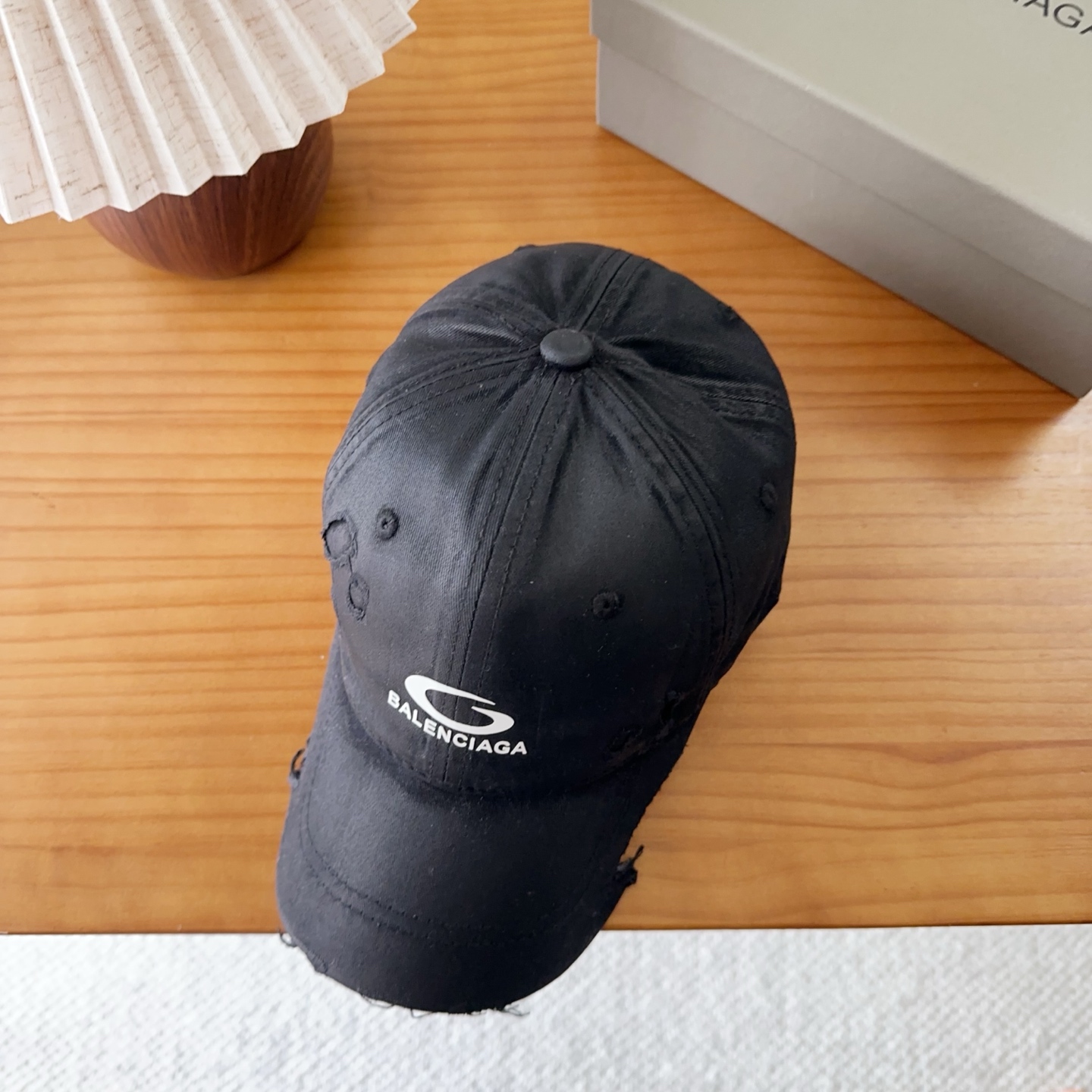 Balencia*a 巴黎世家刺绣字母新款棒球帽现货秒发🧢简约时尚超级无敌好看的帽子！情侣款！