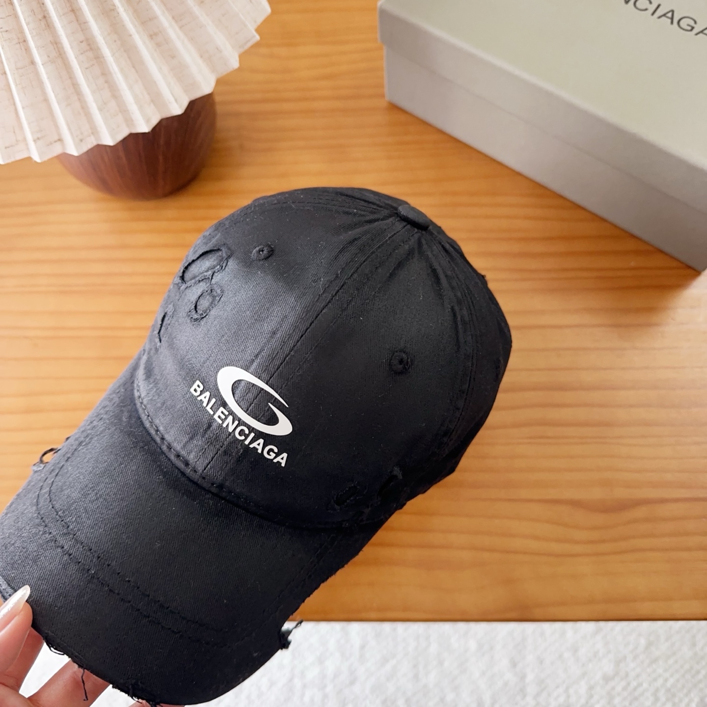 Balencia*a 巴黎世家刺绣字母新款棒球帽现货秒发🧢简约时尚超级无敌好看的帽子！情侣款！