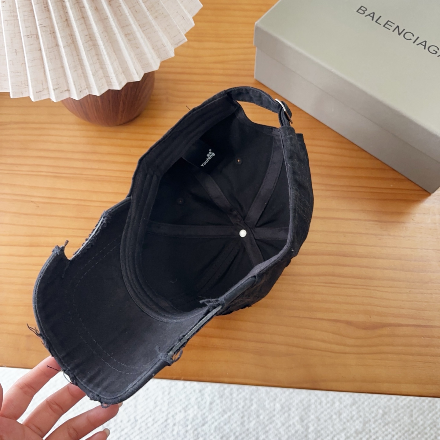 Balencia*a 巴黎世家刺绣字母新款棒球帽现货秒发🧢简约时尚超级无敌好看的帽子！情侣款！
