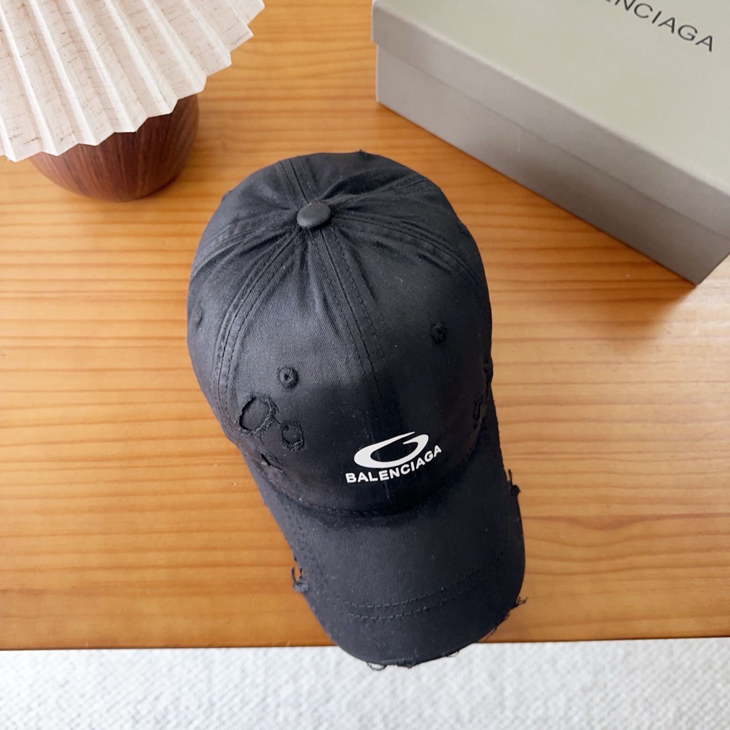 Balencia*a 巴黎世家刺绣字母新款棒球帽现货秒发🧢简约时尚超级无敌好看的帽子！情侣款！