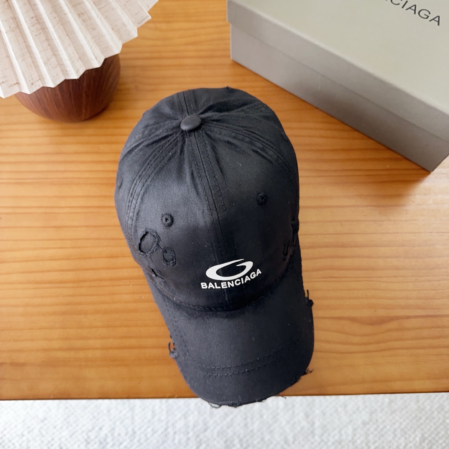 Balencia*a 巴黎世家刺绣字母新款棒球帽现货秒发🧢简约时尚超级无敌好看的帽子！情侣款！