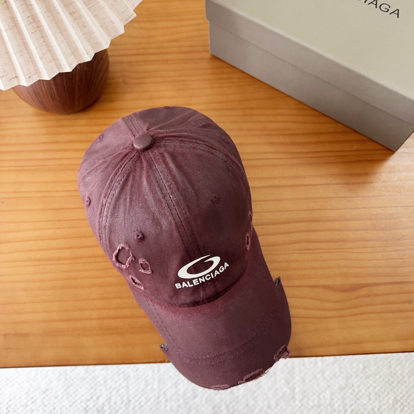 Balencia*a 巴黎世家刺绣字母新款棒球帽现货秒发🧢简约时尚超级无敌好看的帽子！情侣款！