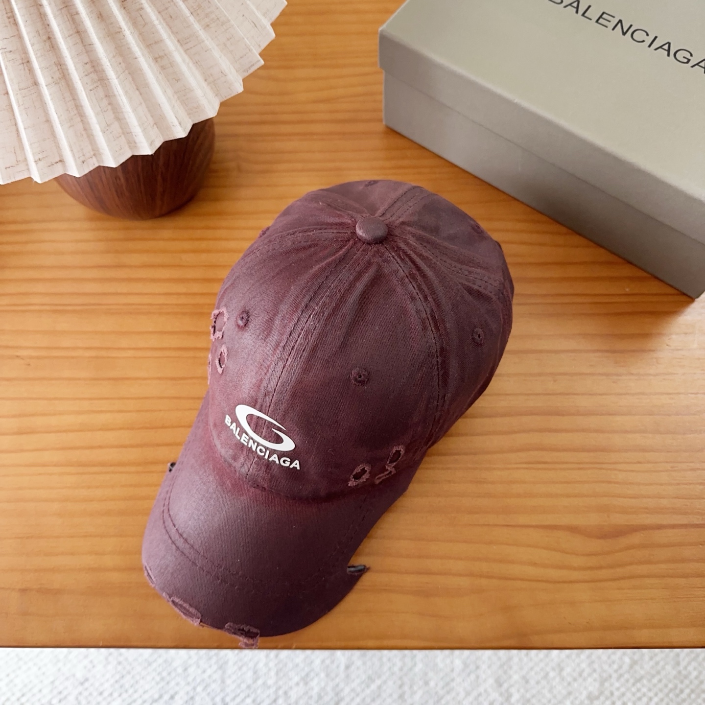 Balencia*a 巴黎世家刺绣字母新款棒球帽现货秒发🧢简约时尚超级无敌好看的帽子！情侣款！