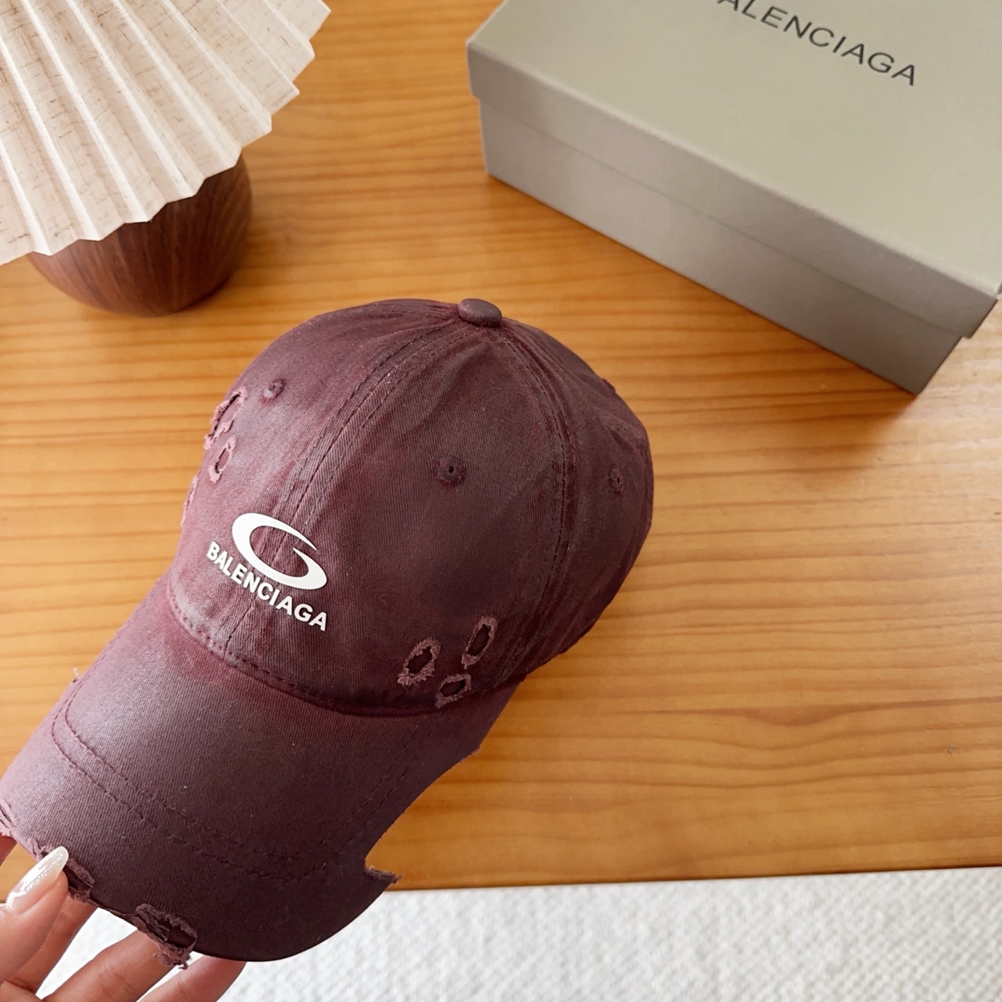Balencia*a 巴黎世家刺绣字母新款棒球帽现货秒发🧢简约时尚超级无敌好看的帽子！情侣款！