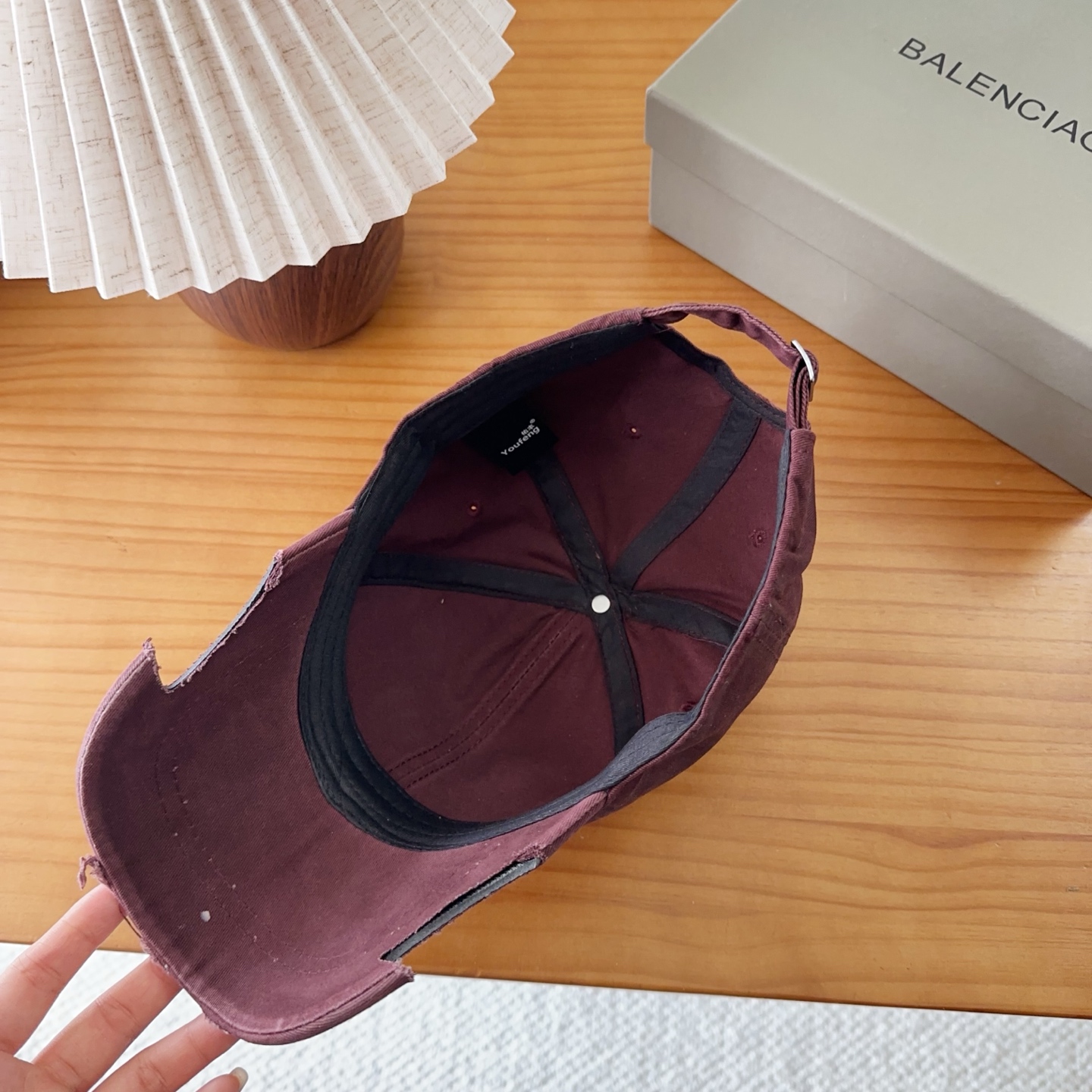 Balencia*a 巴黎世家刺绣字母新款棒球帽现货秒发🧢简约时尚超级无敌好看的帽子！情侣款！